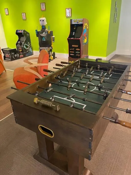 Newly Room in cozy hotel with Super location to the Parks