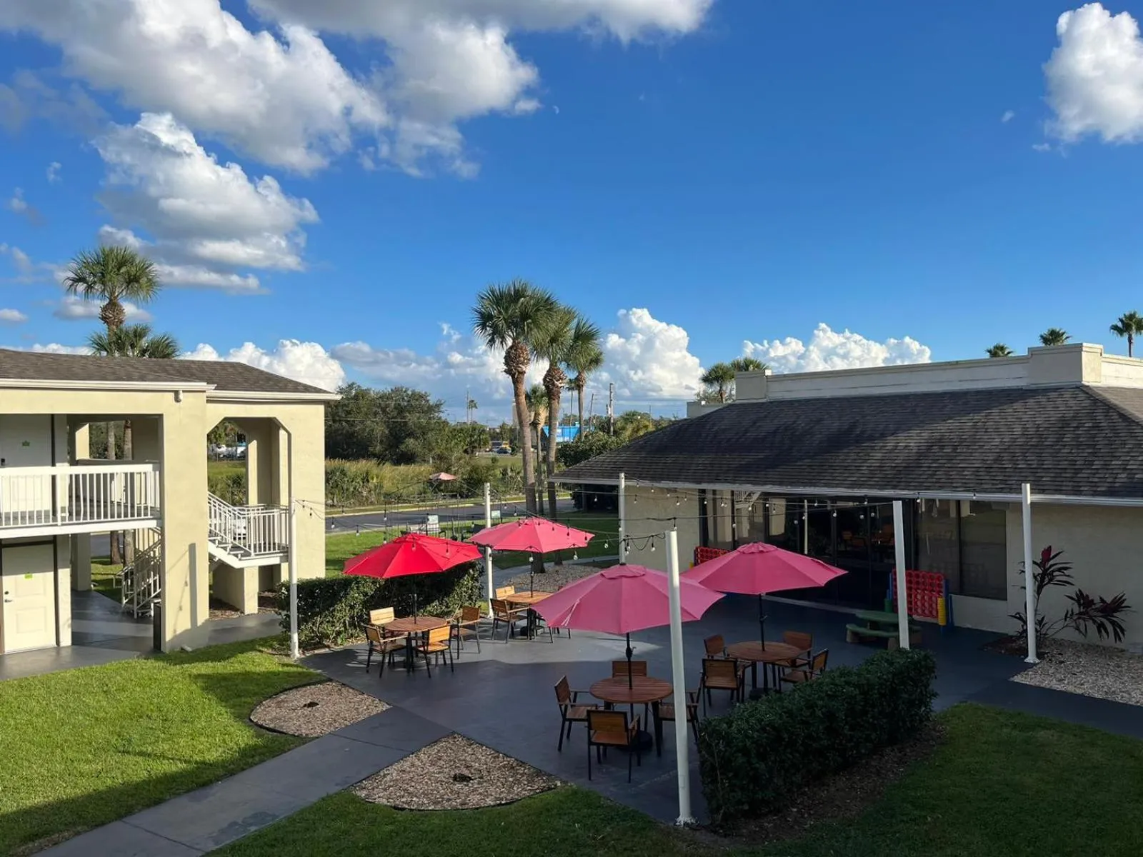 Newly Room in cozy hotel with Super location to the Parks