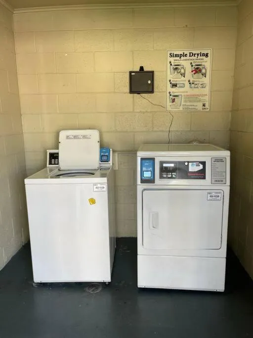 Newly Room in cozy hotel with Super location to the Parks