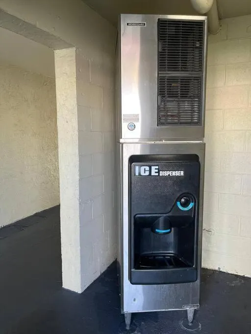 Newly Room in cozy hotel with Super location to the Parks