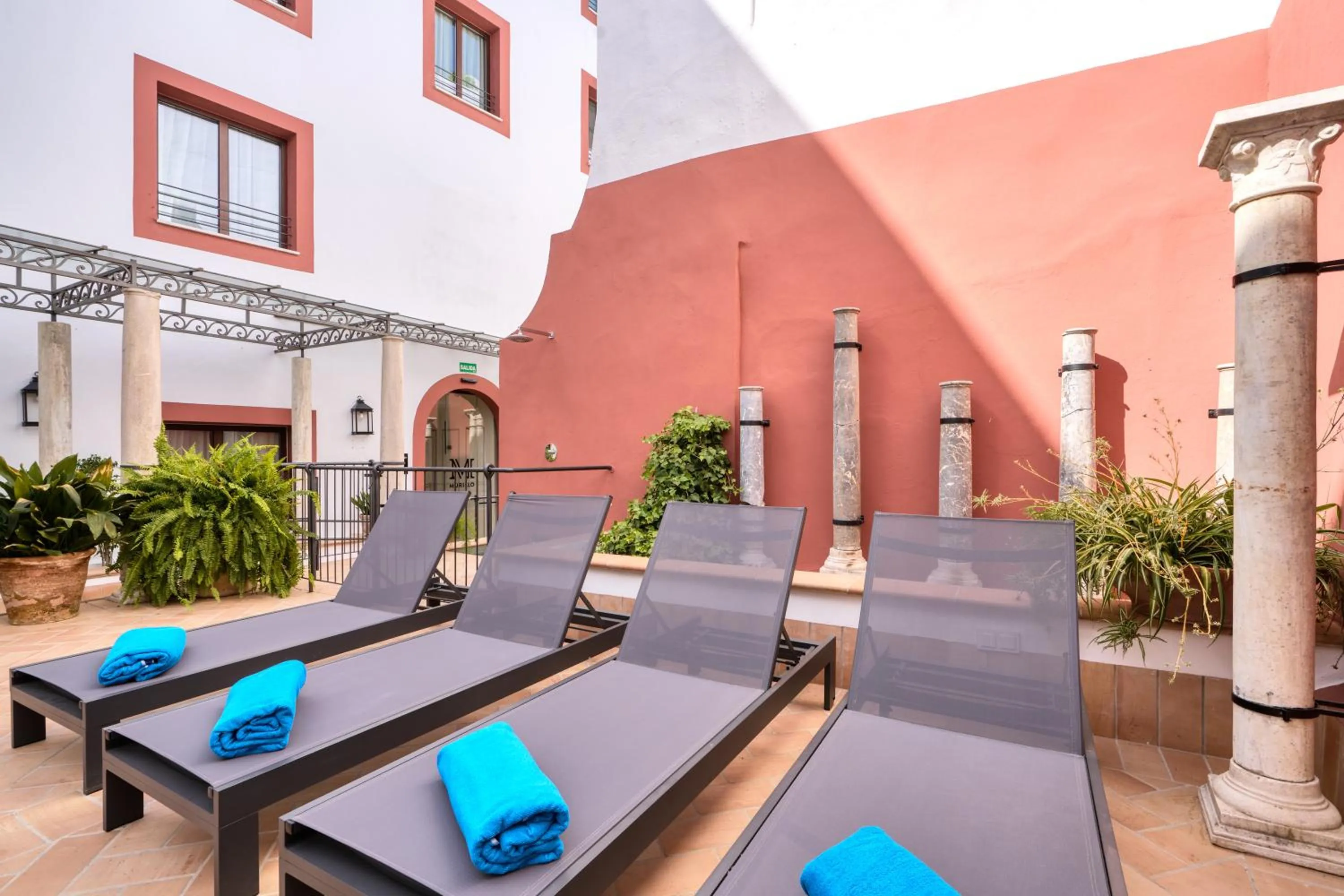 Patio in Hotel Murillo Reinoso