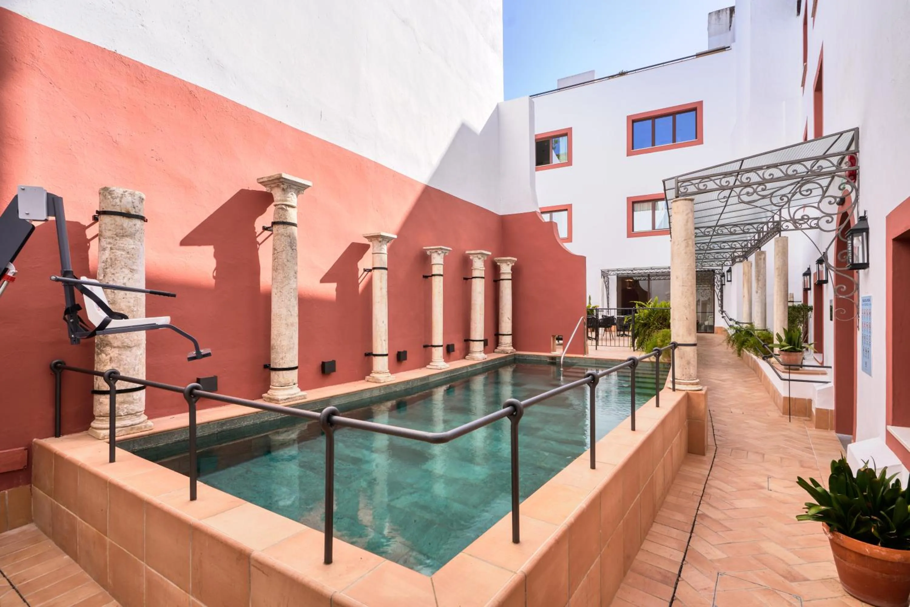 Patio in Hotel Murillo Reinoso