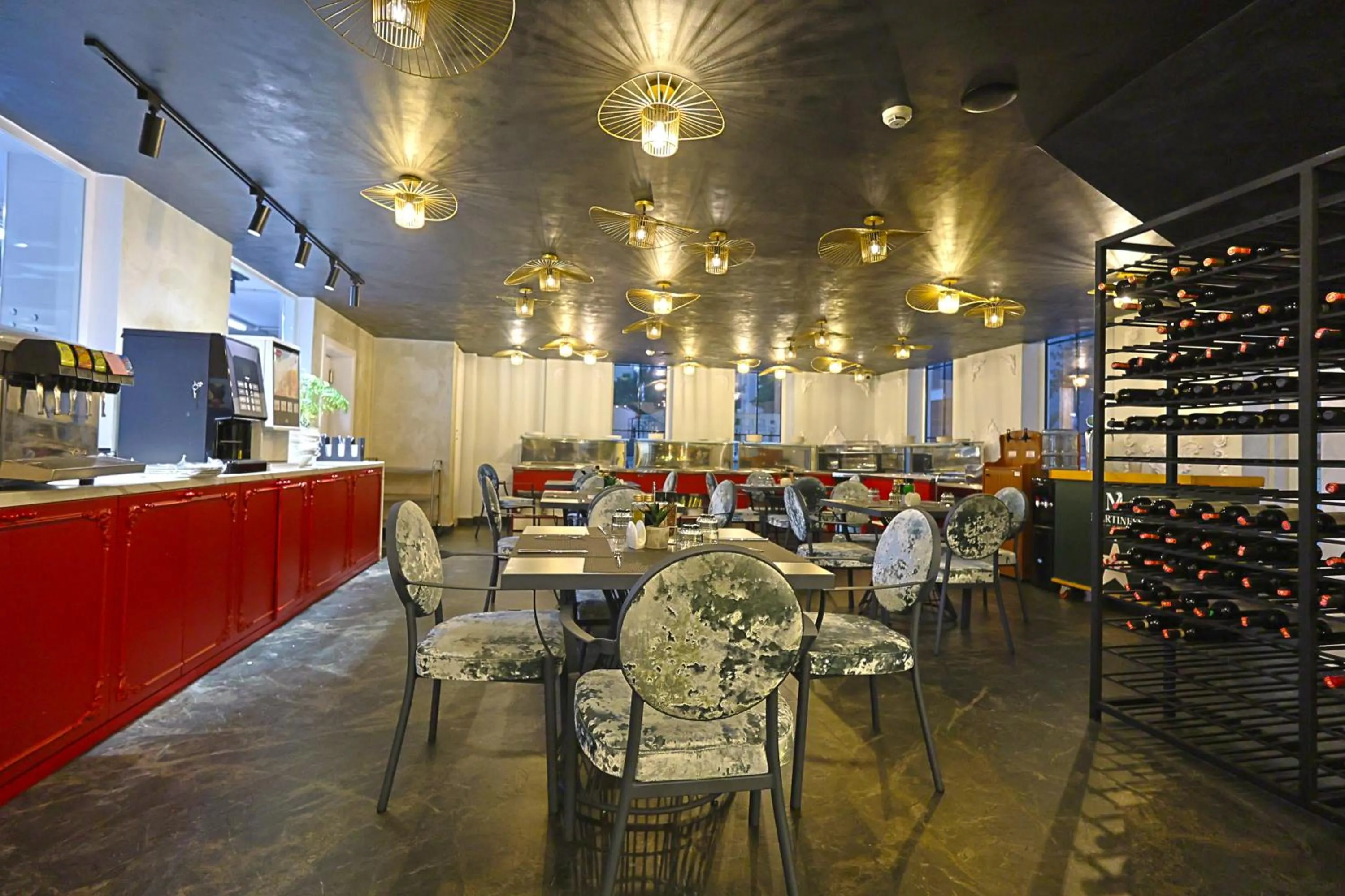 Restaurant/places to eat in Martiness Hotel Durres