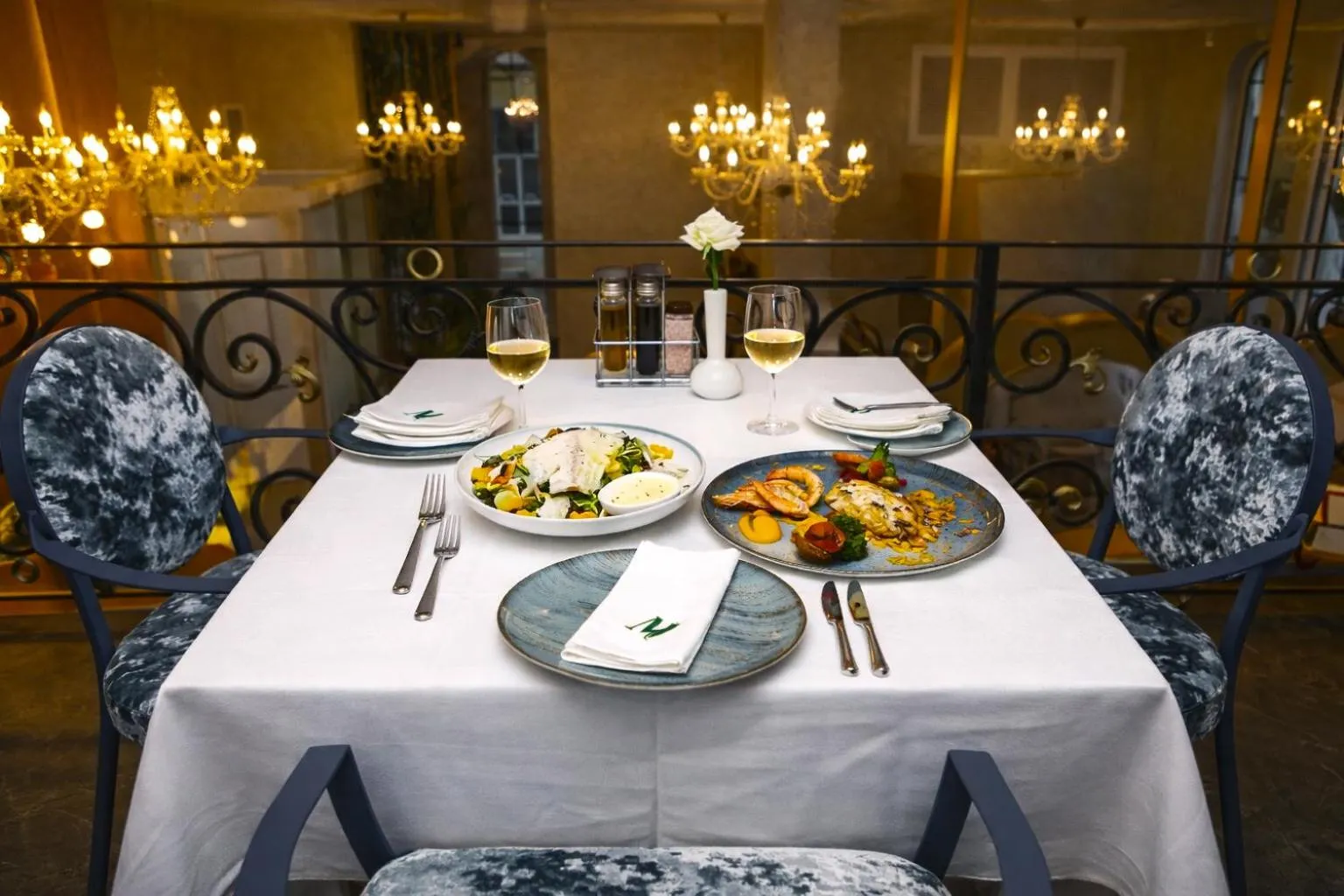 Restaurant/places to eat in Martiness Hotel Durres