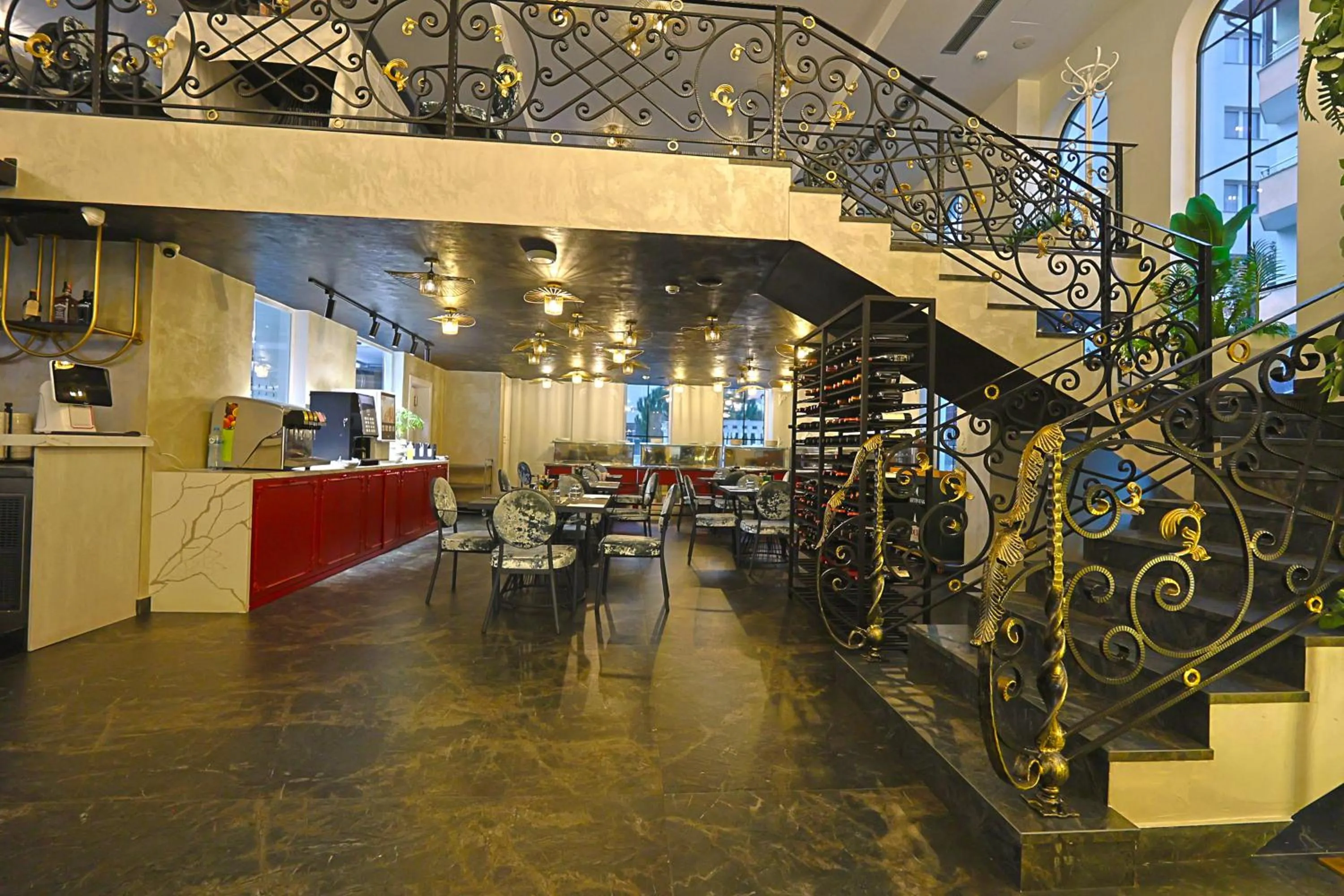 Restaurant/places to eat in Martiness Hotel Durres