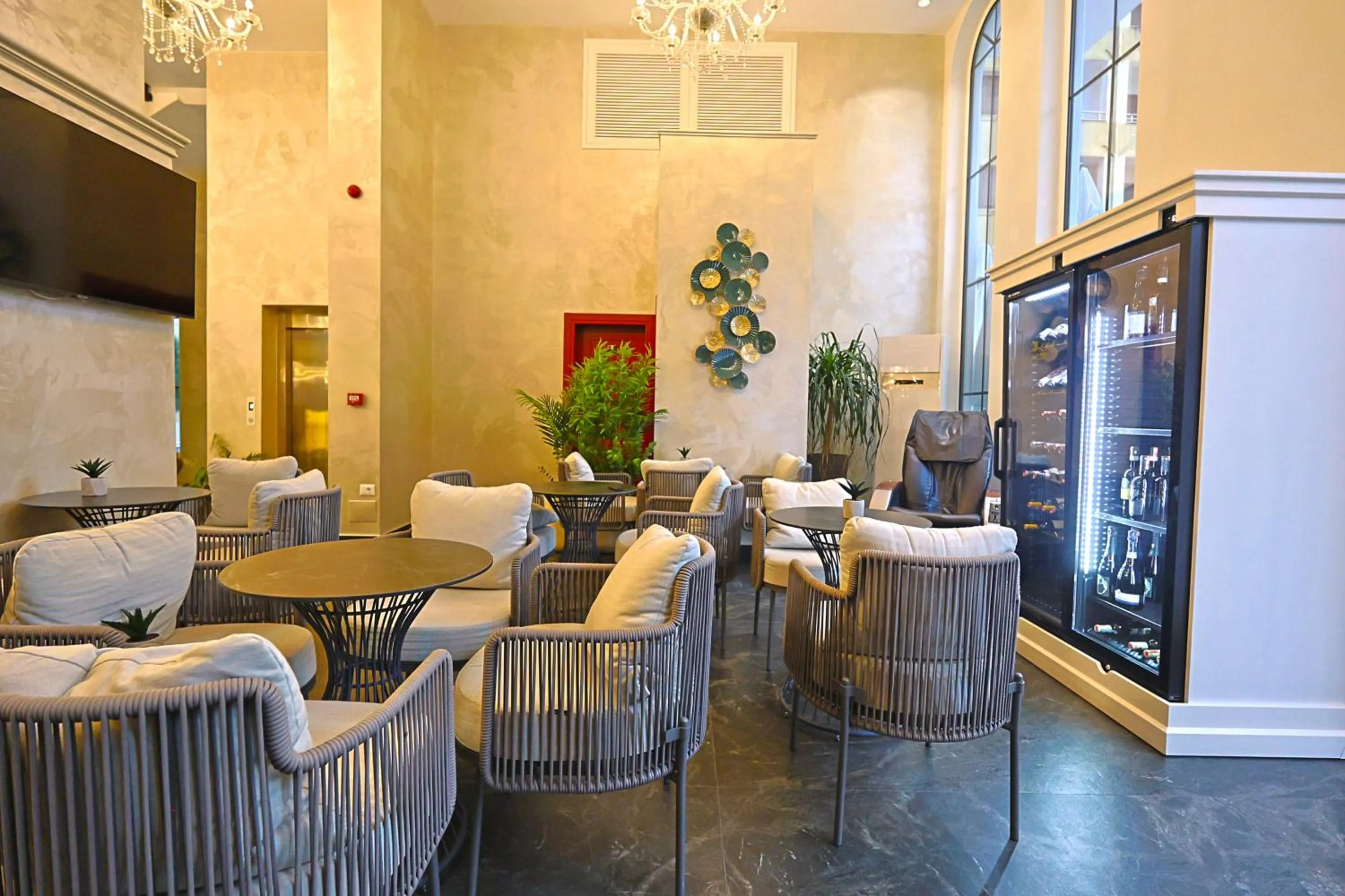 Restaurant/places to eat in Martiness Hotel Durres