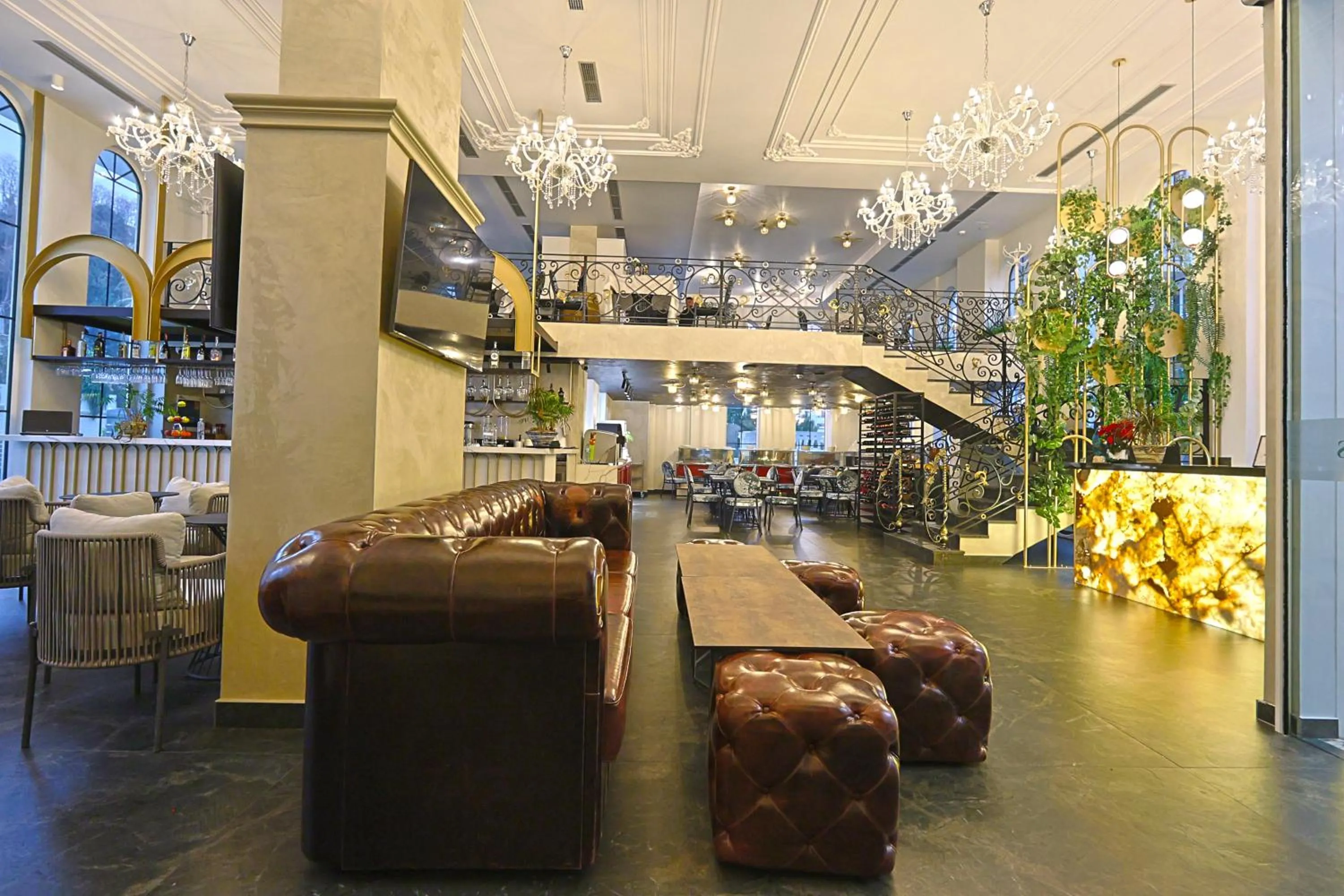 Restaurant/places to eat in Martiness Hotel Durres