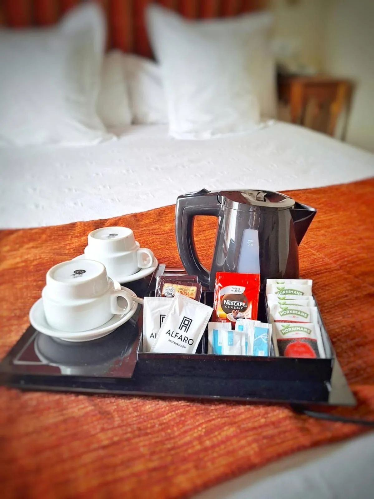 Coffee/tea facilities, Bed in Hotel Murillo