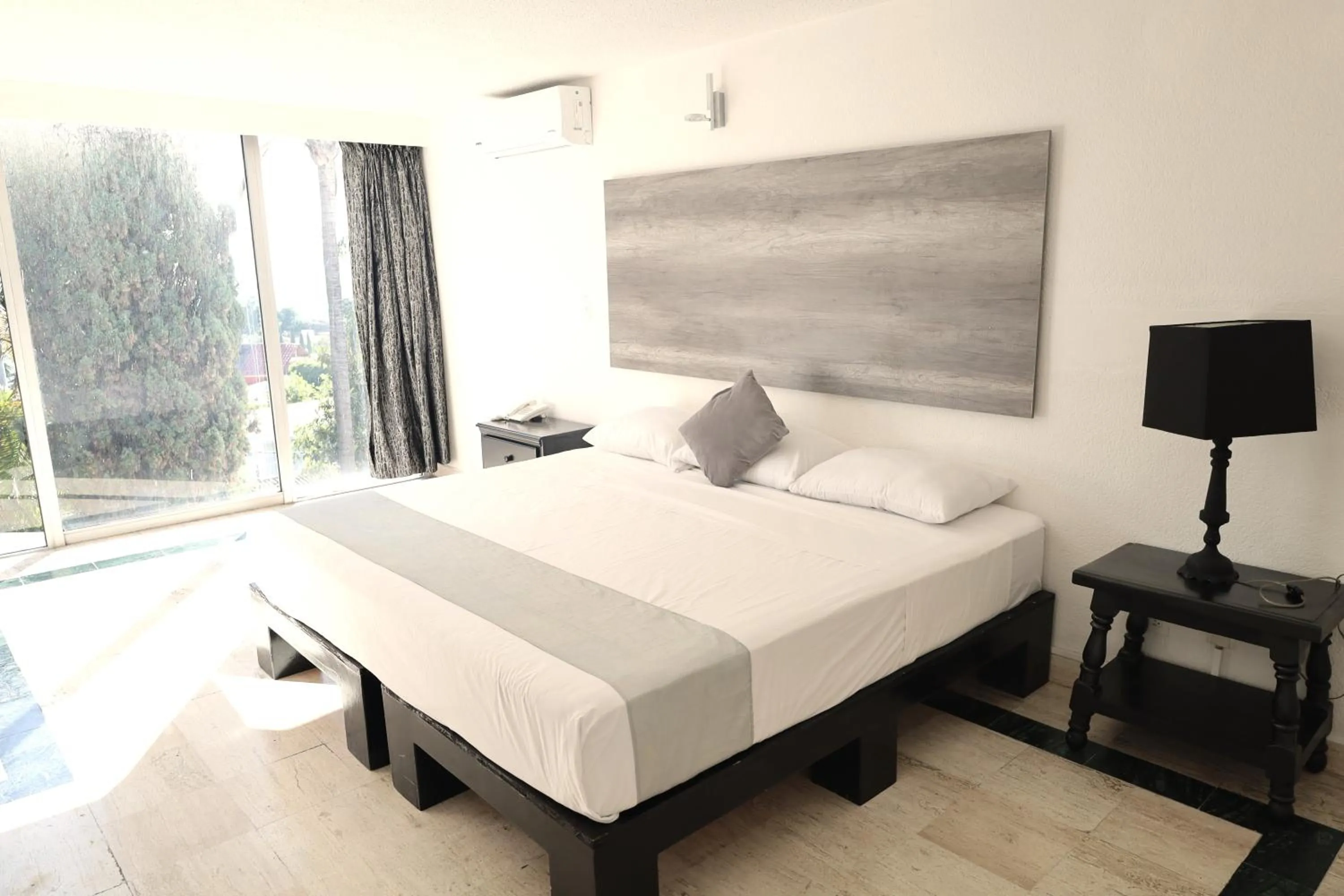 Photo of the whole room, Bed in Hotel Grand Vista Cuernavaca
