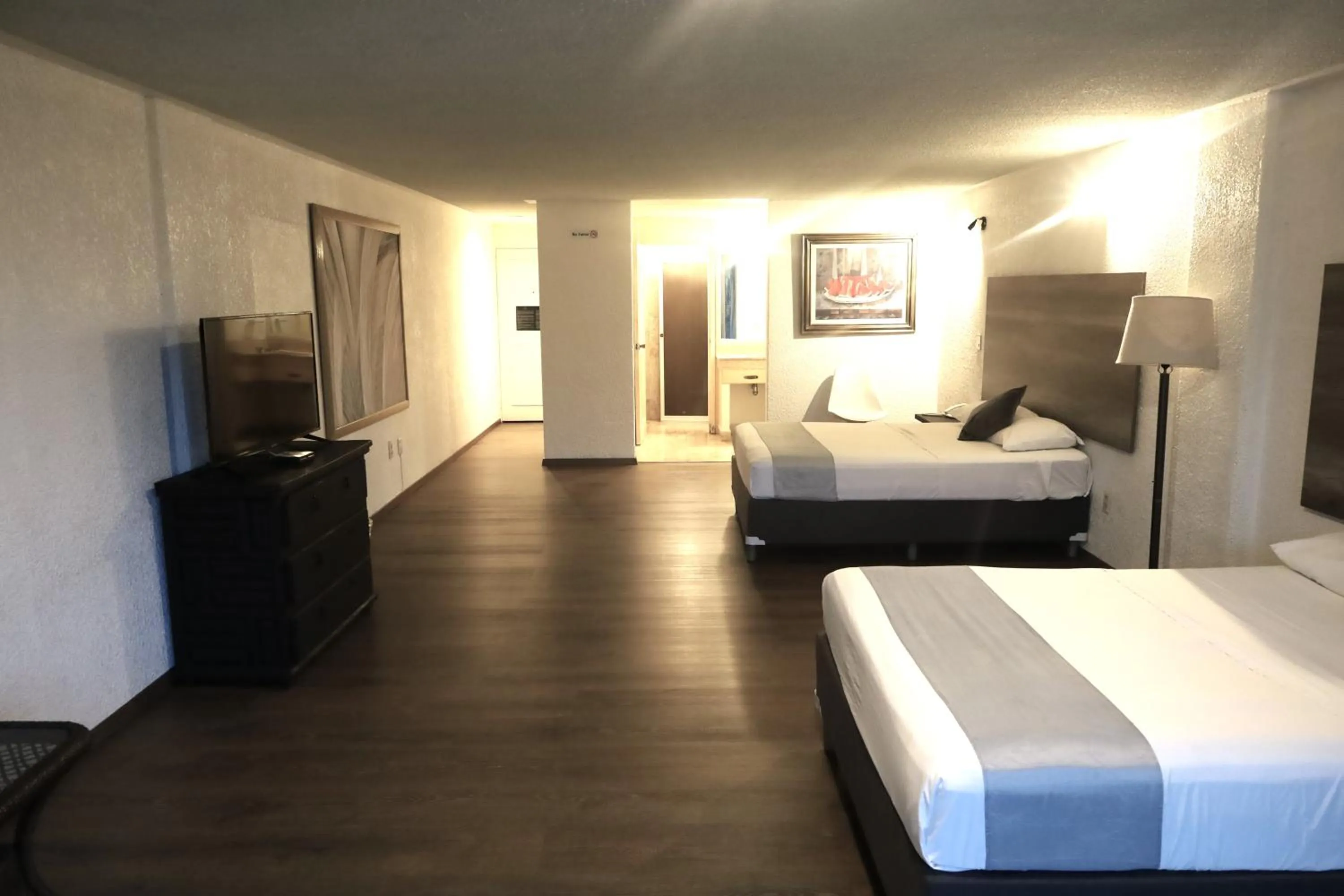 Photo of the whole room, Bed in Hotel Grand Vista Cuernavaca