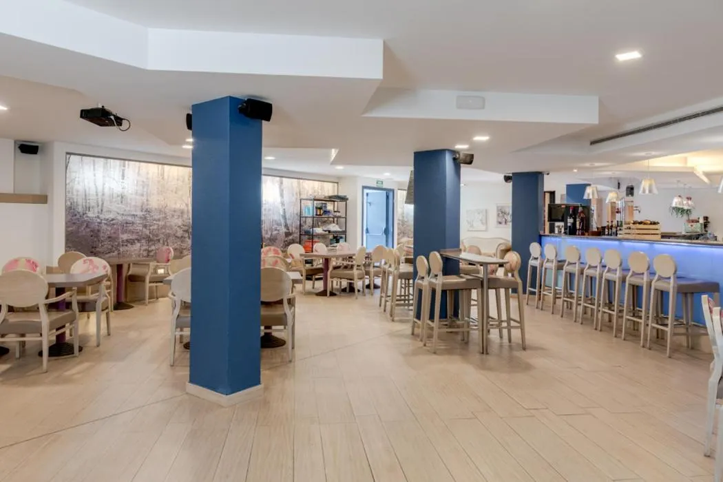 Restaurant/places to eat in Hotel Planamar by Escampa Hotels