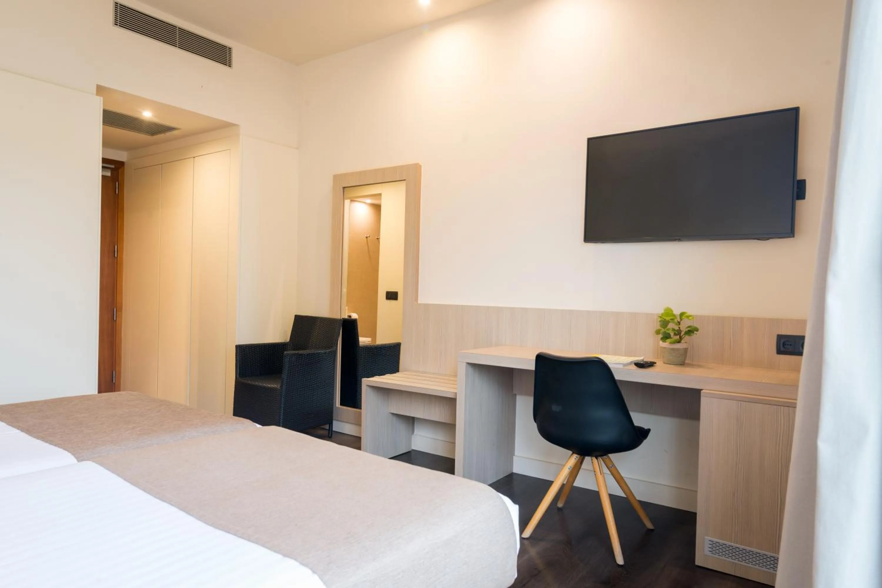 Photo of the whole room, Bed in Hotel Alga