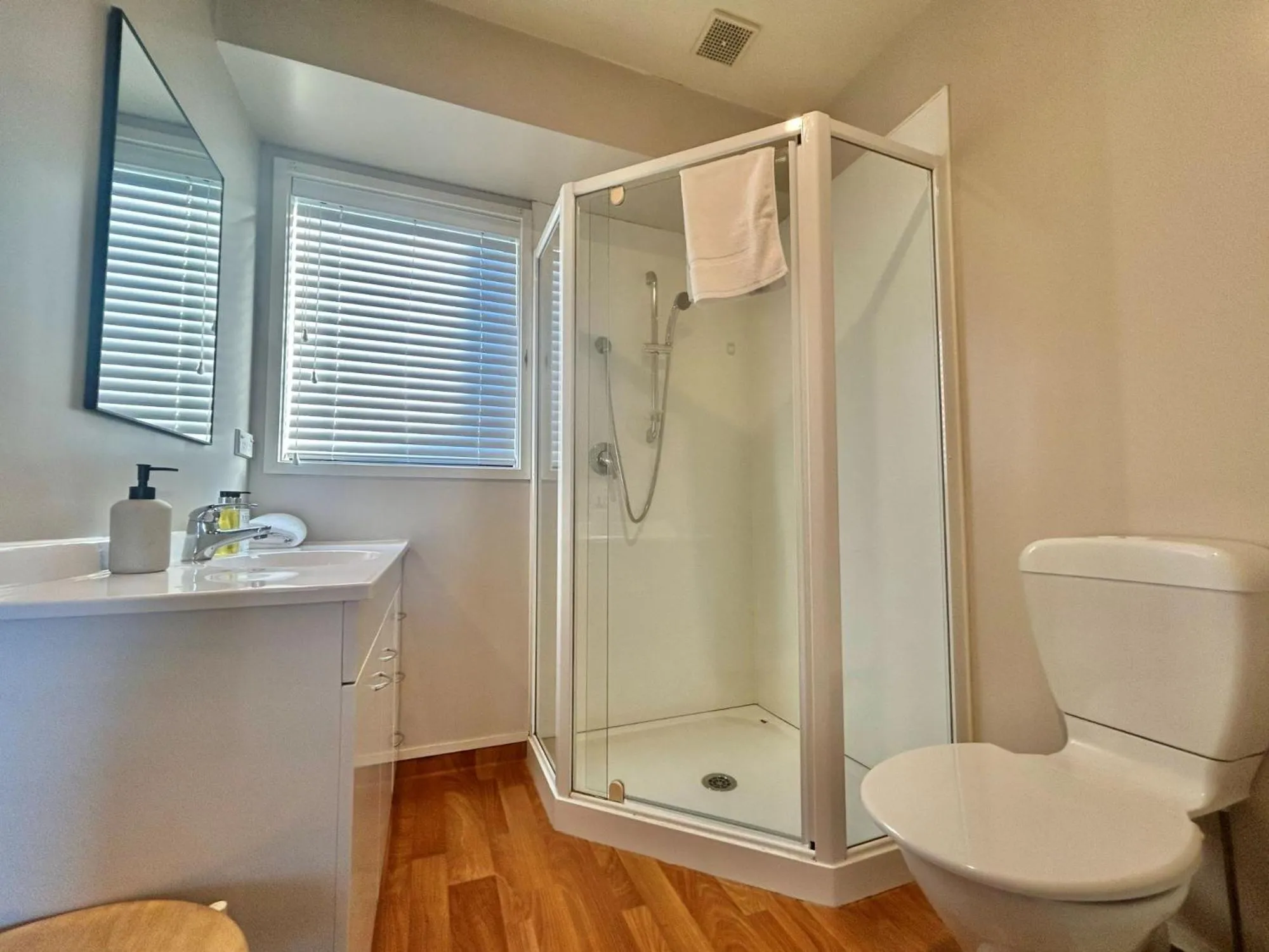 Bathroom in Twin Stars