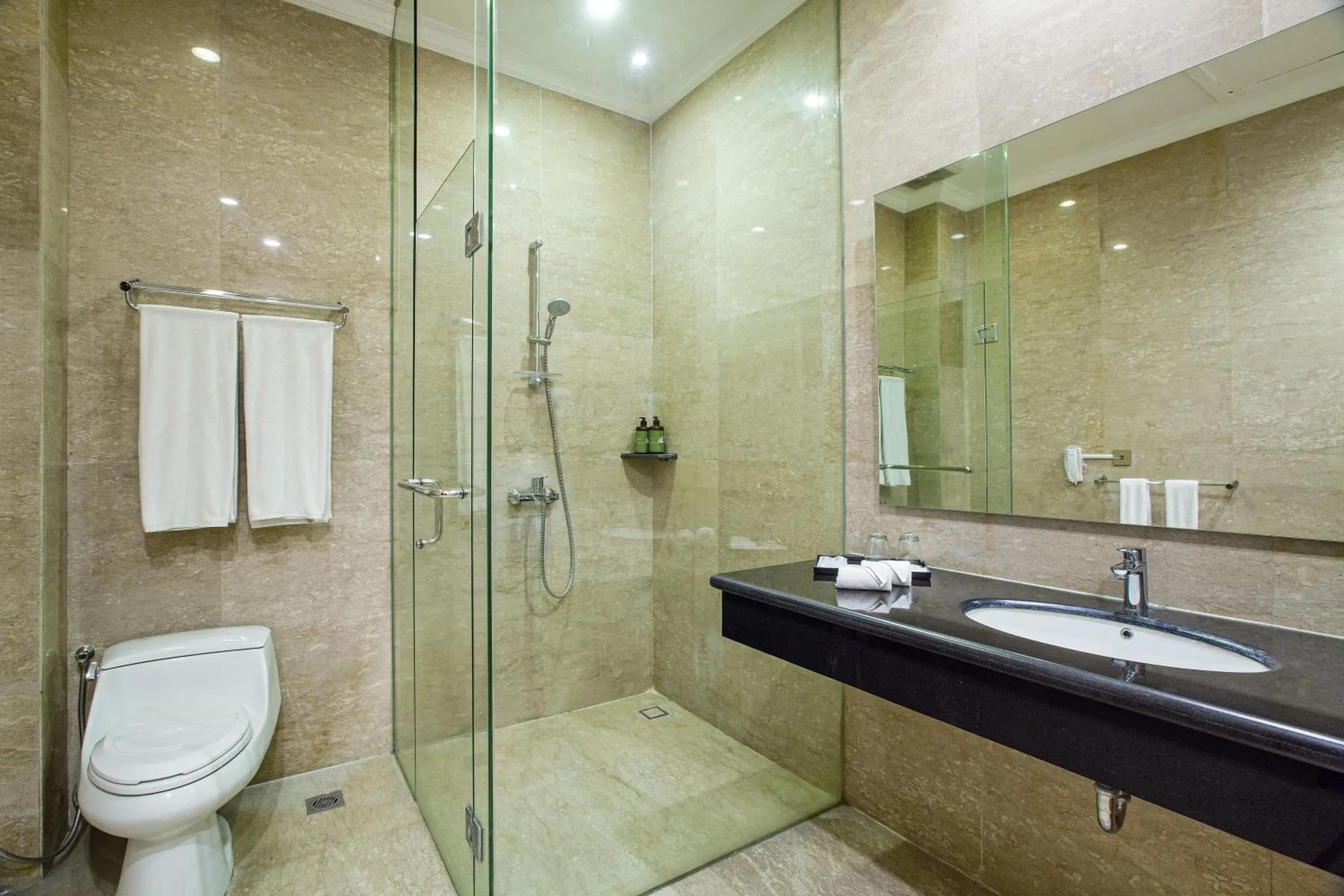 Bathroom in The Green Peak, ARTOTEL Curated