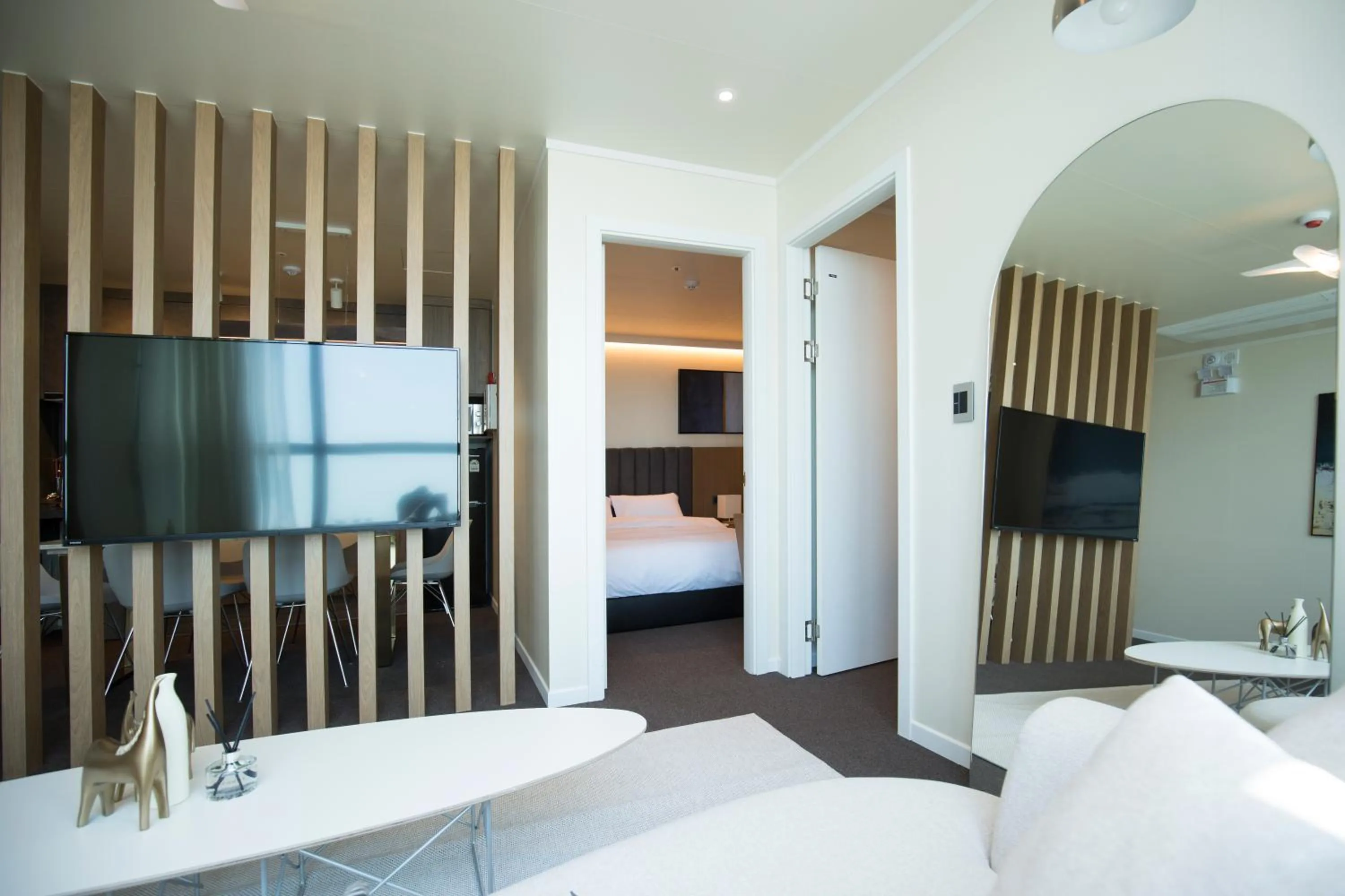 TV and multimedia, Bed in UH Suite The Haeundae