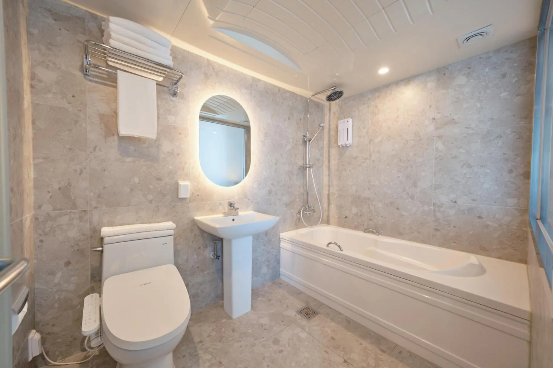 Toilet in UH Suite The Haeundae