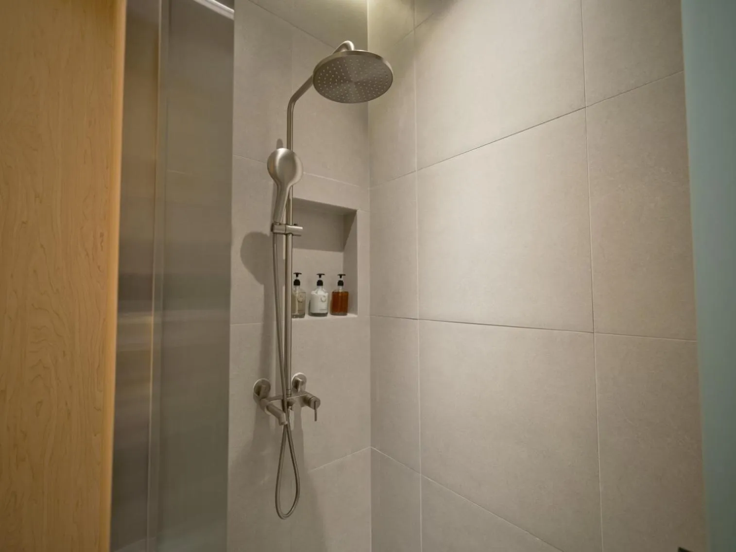 Shower in UH Suite The Haeundae