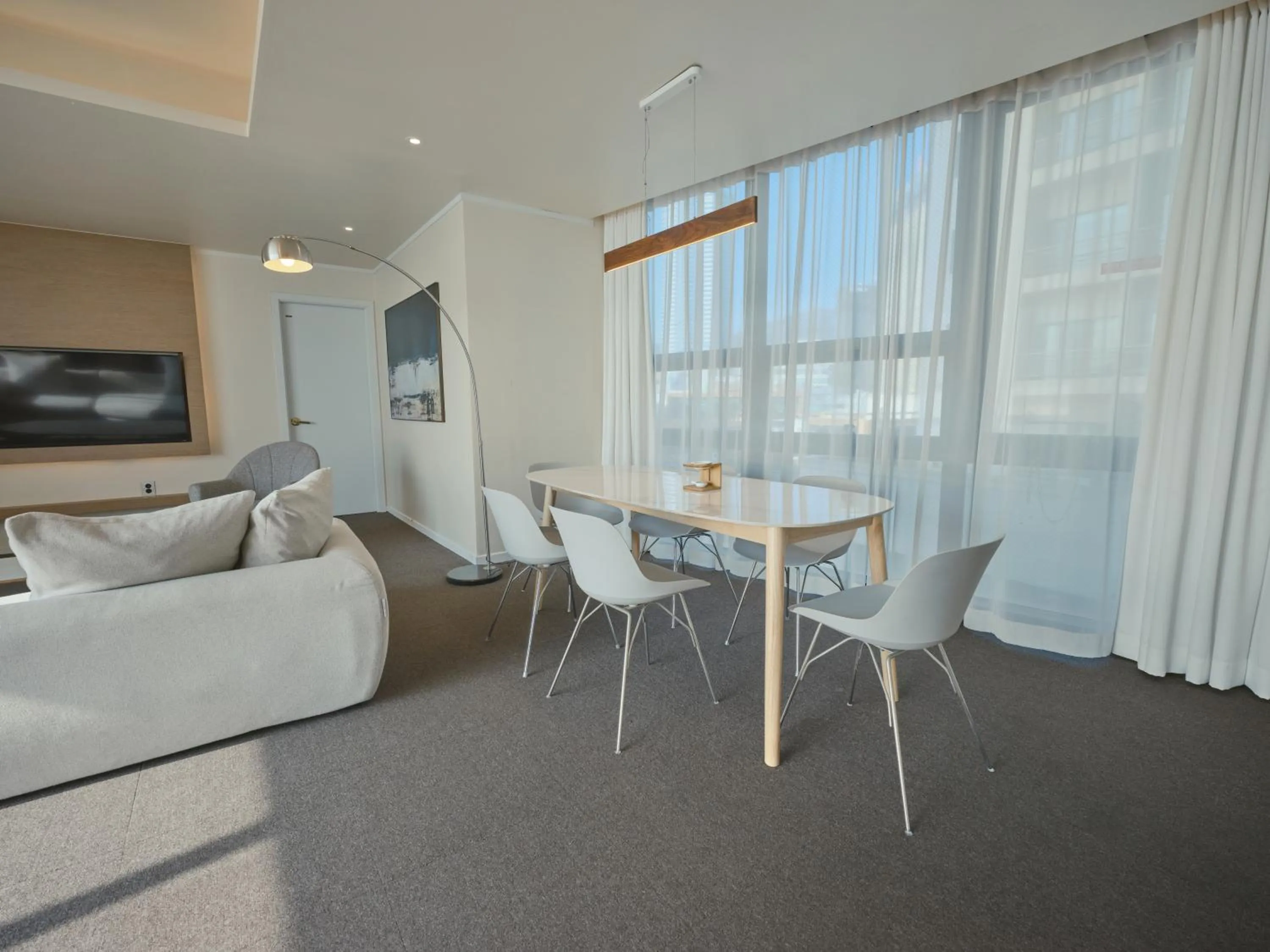 Dining area in UH Suite The Haeundae