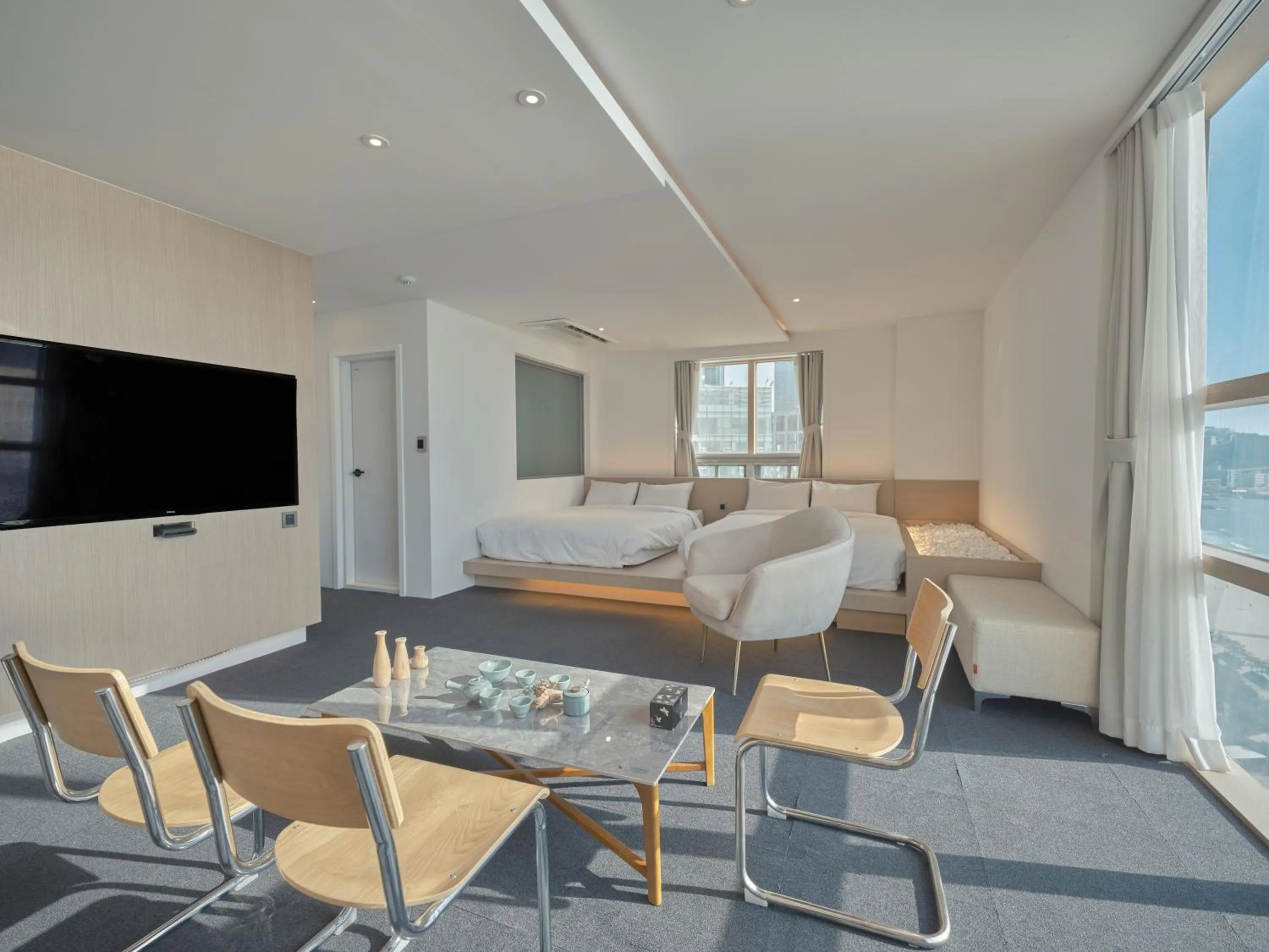 Living room, Bed in UH Suite The Haeundae