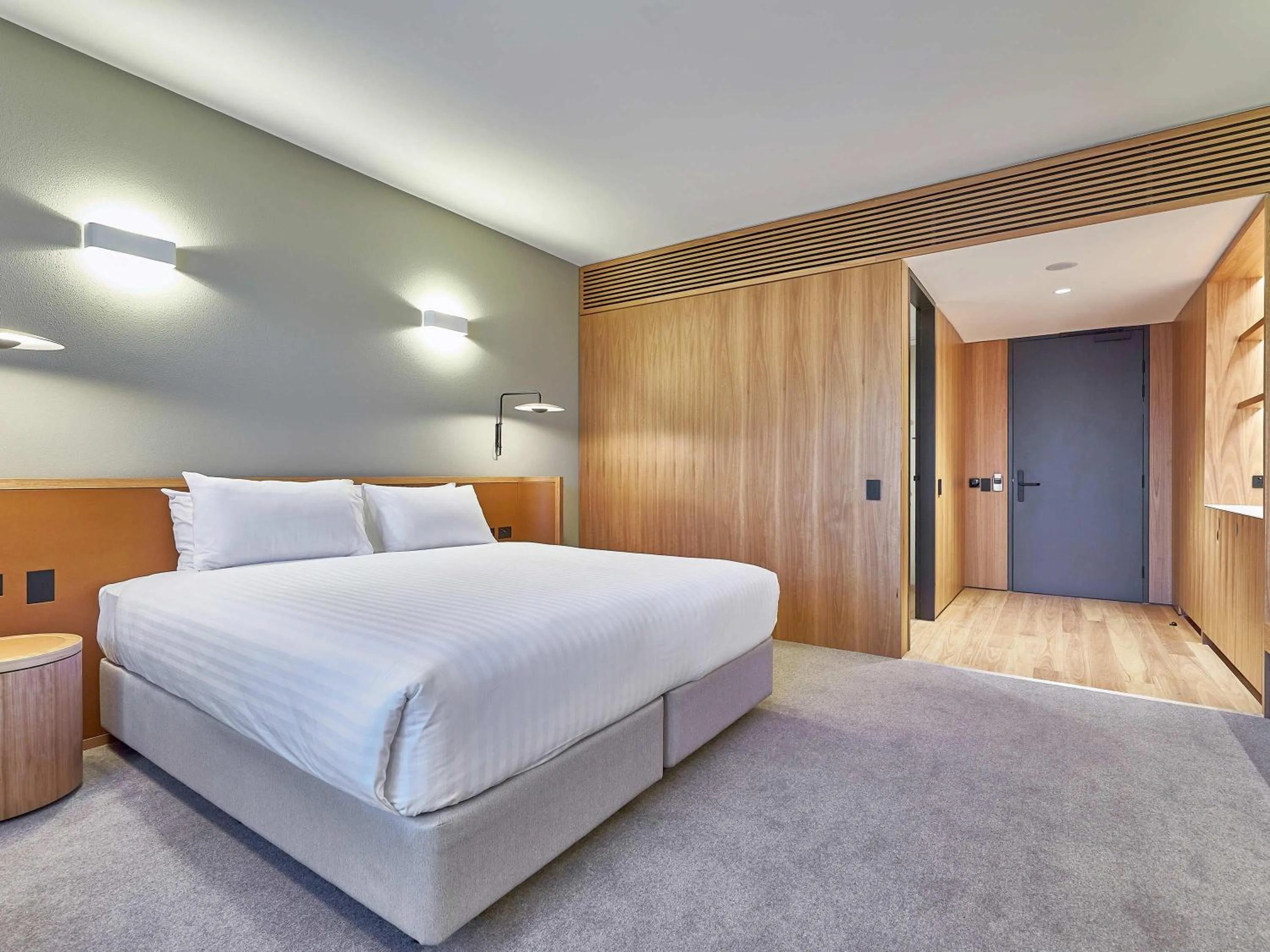 Bedroom, Bed in Wonil Hotel Perth - Handwritten Collection