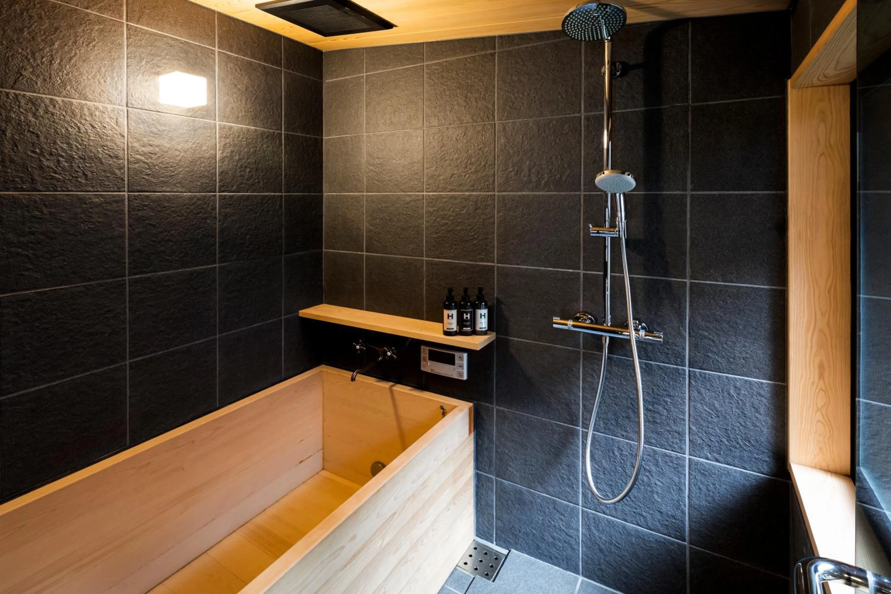 Shower in Rinn Shiki Juraku