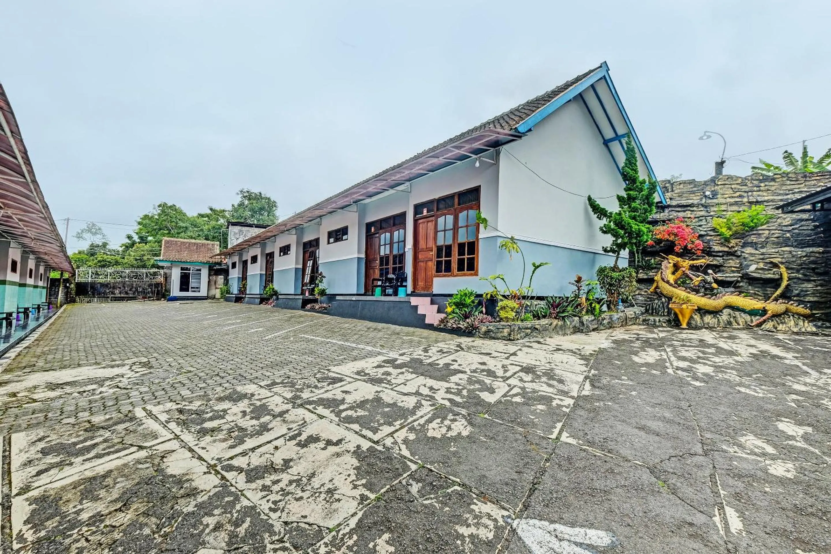 Facade/entrance in Hotel O Citra Dewi 2