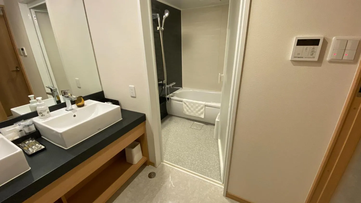 Shower in Tabinoteitaku Okinawa Naha 2nd