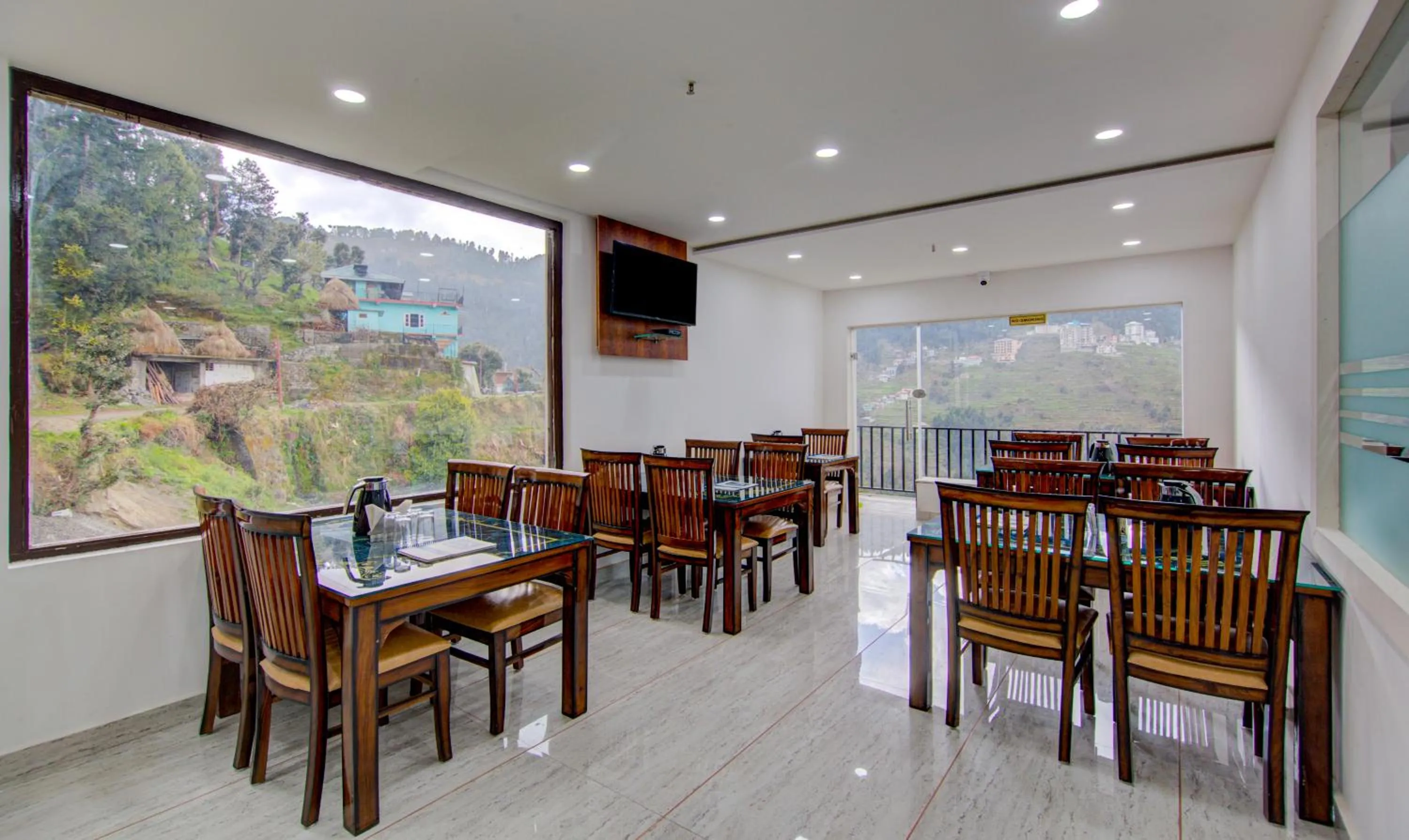 Restaurant/places to eat in Treebo Down Town, Dalhousie