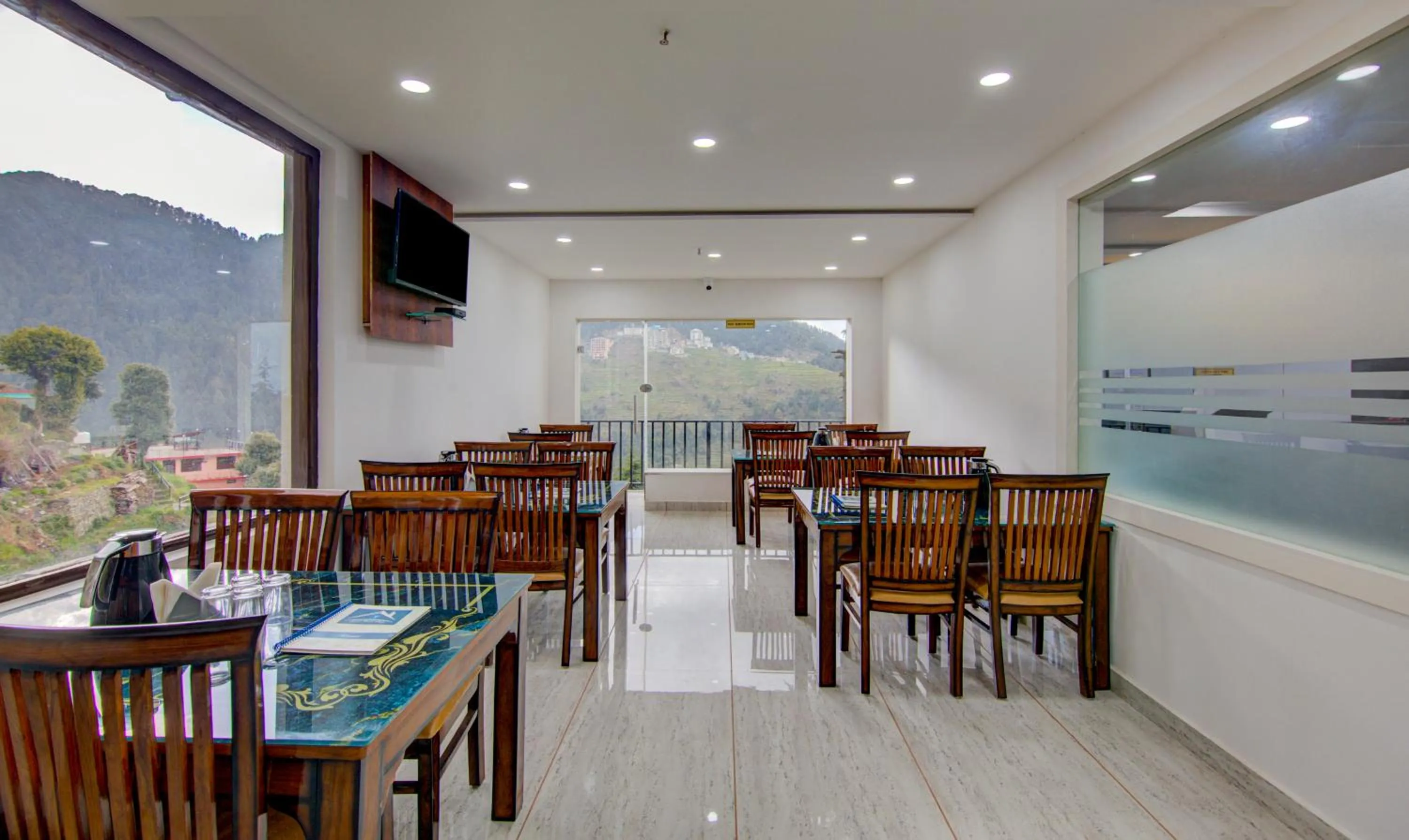 Restaurant/places to eat in Treebo Down Town, Dalhousie