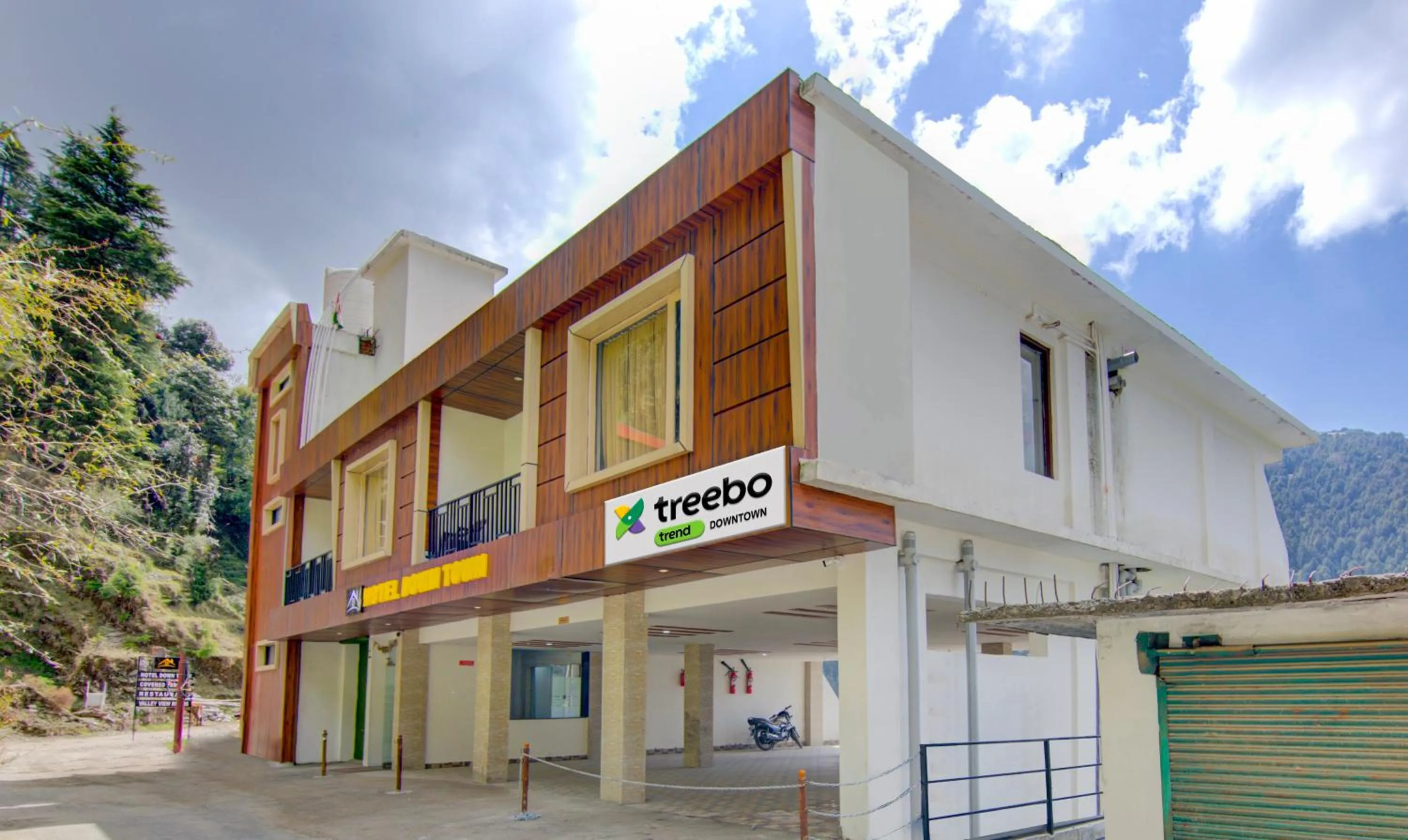 Facade/entrance in Treebo Down Town, Dalhousie