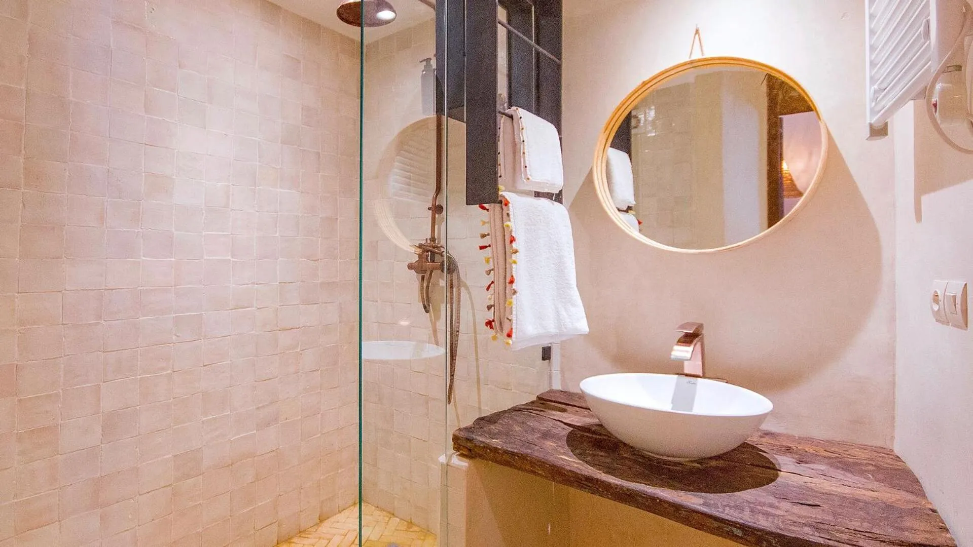 Bathroom in RIAD 48 & SPA