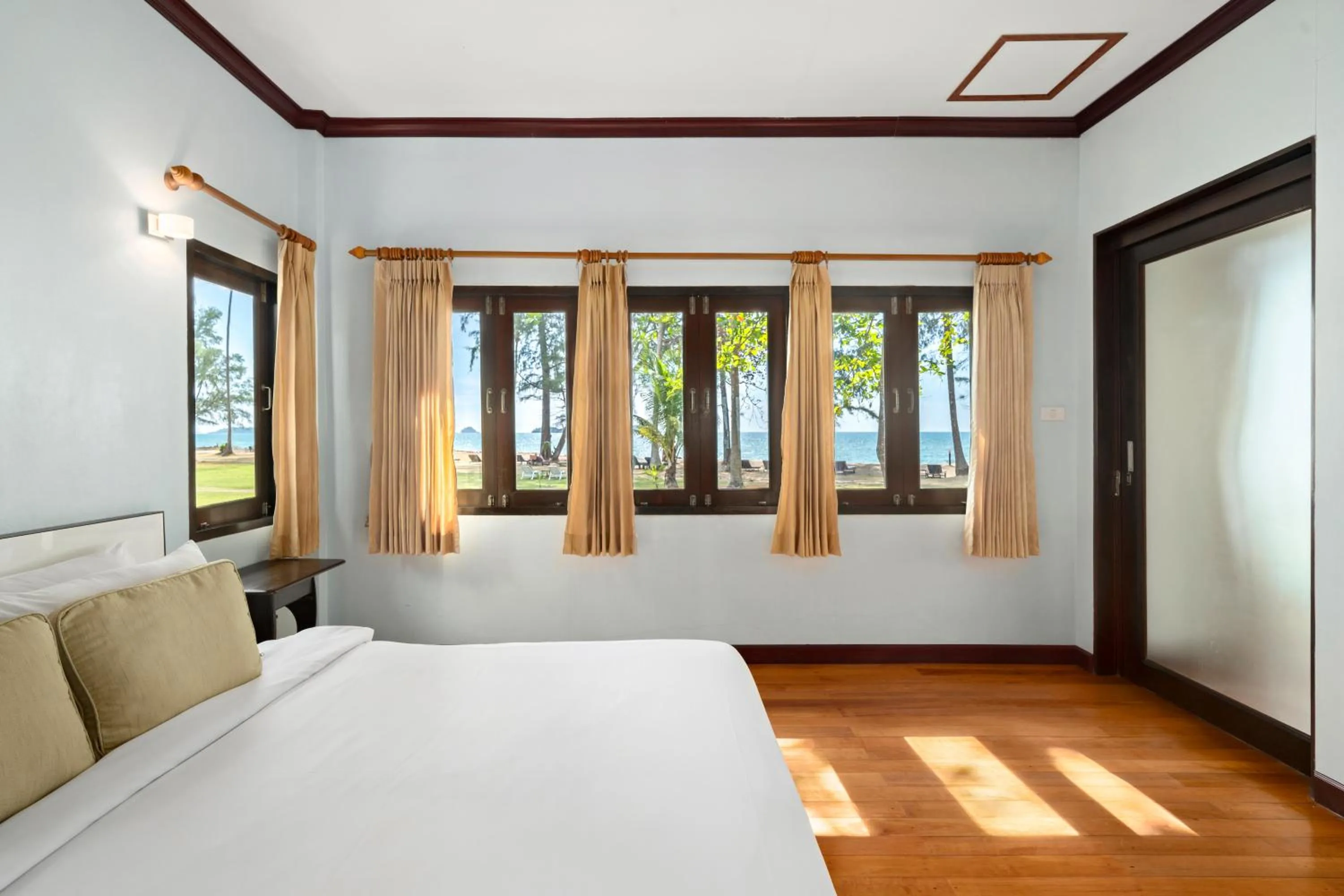 Bed in Koh Chang Longstay Resort