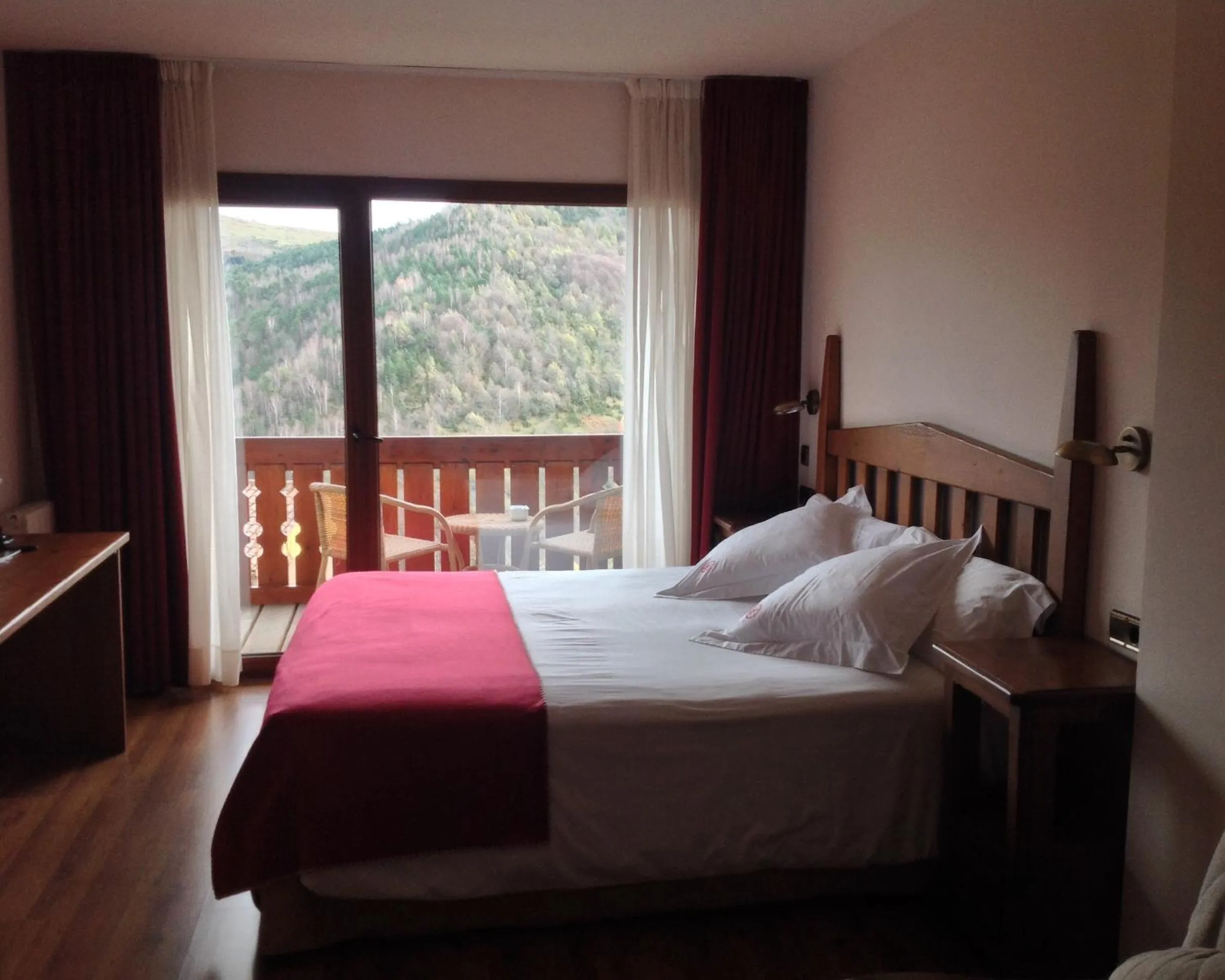 Mountain view, Bed in Hotel Calitxo