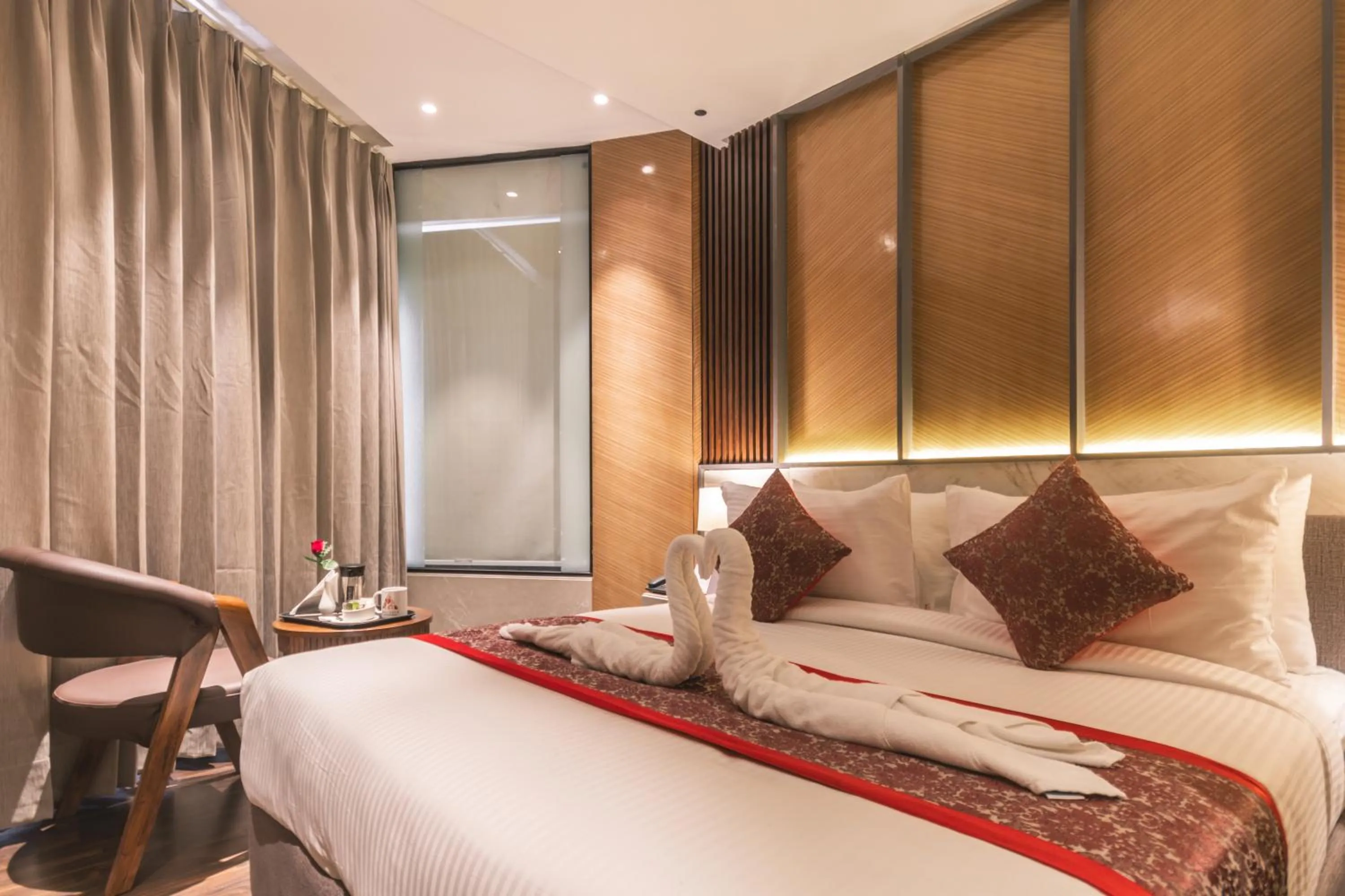 Bedroom, Bed in Amritara Kirpa, Amritsar