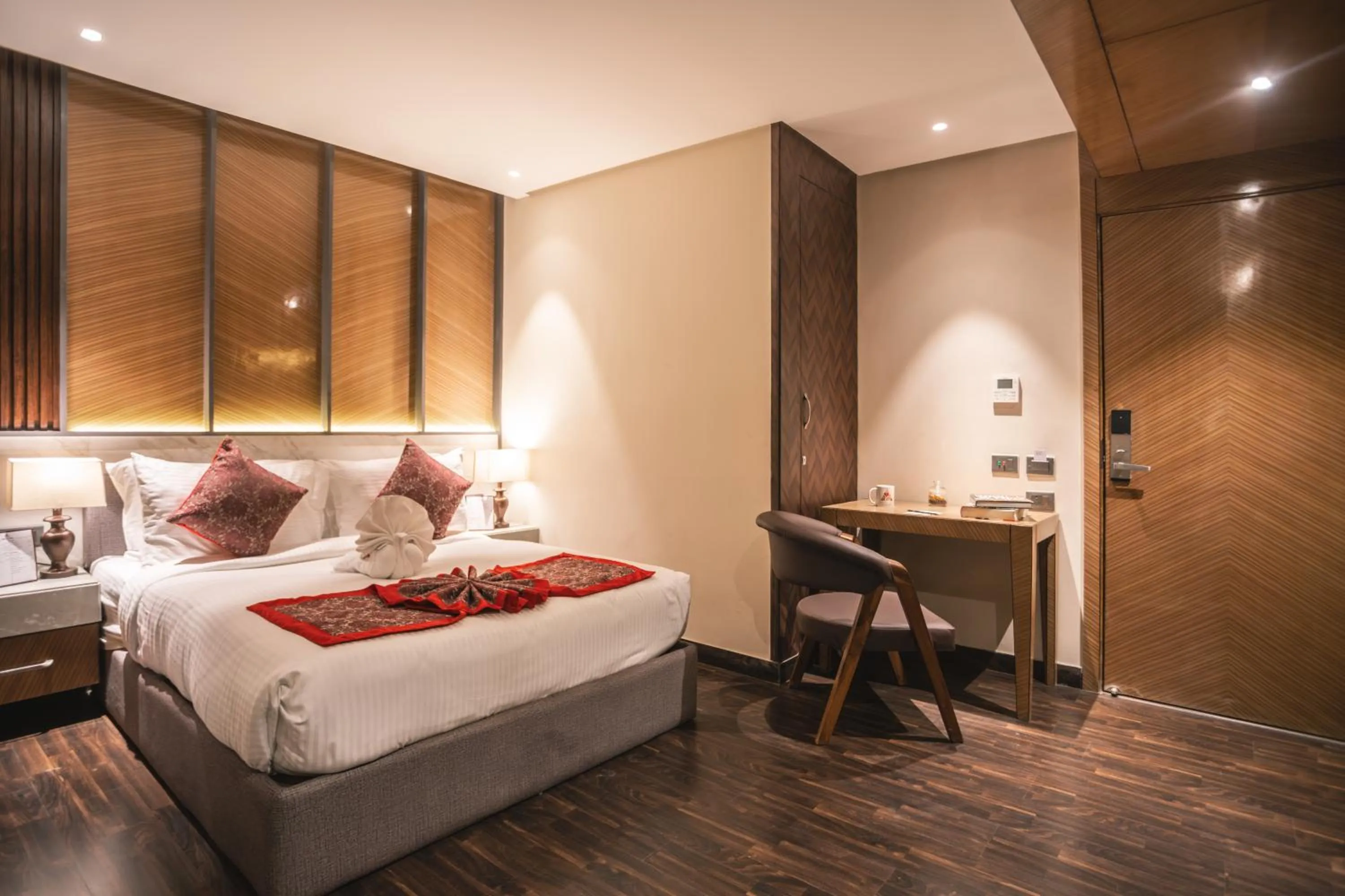 Photo of the whole room, Bed in Amritara Kirpa, Amritsar