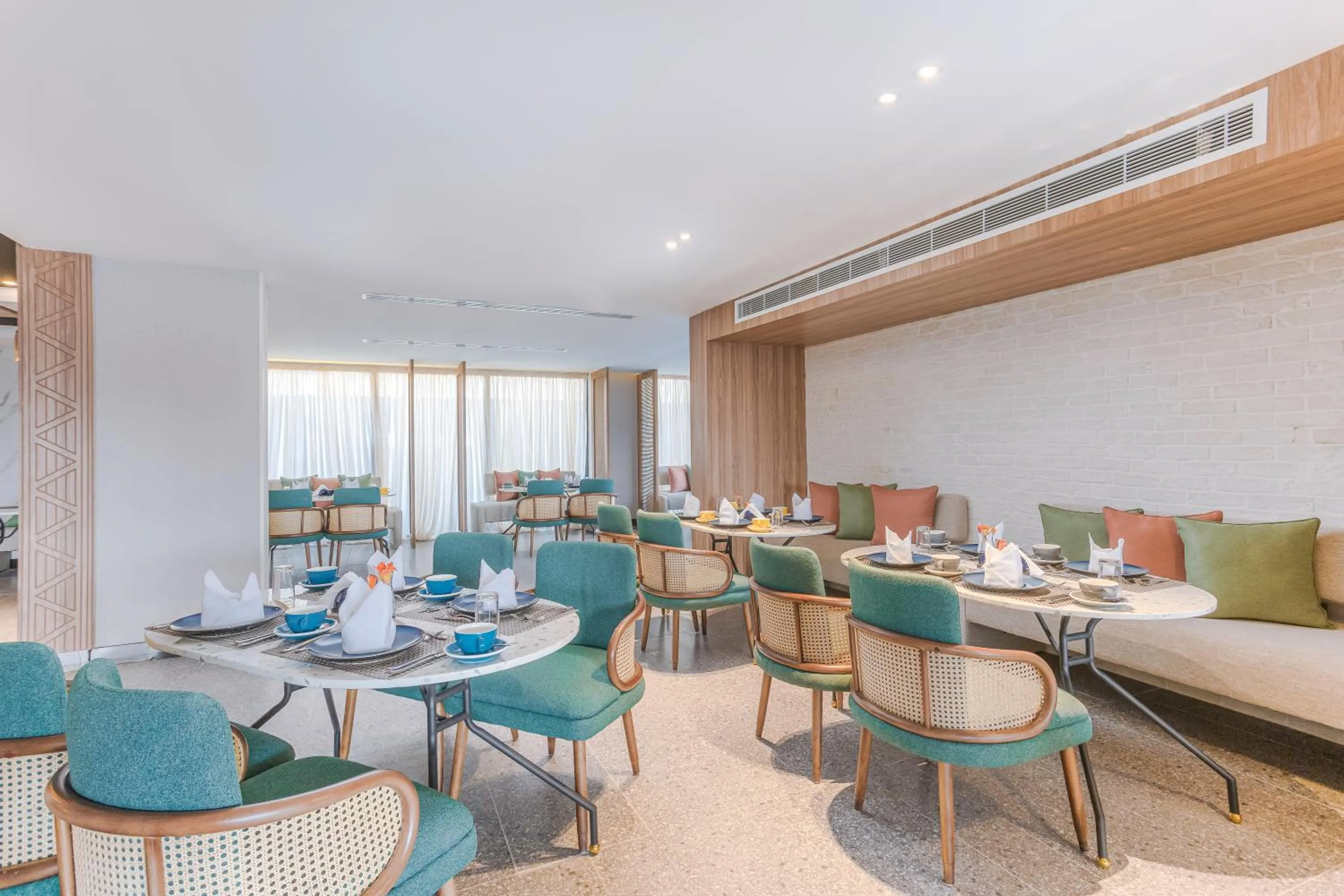 Restaurant/places to eat in Ewaa Express Hotel - Al Shati