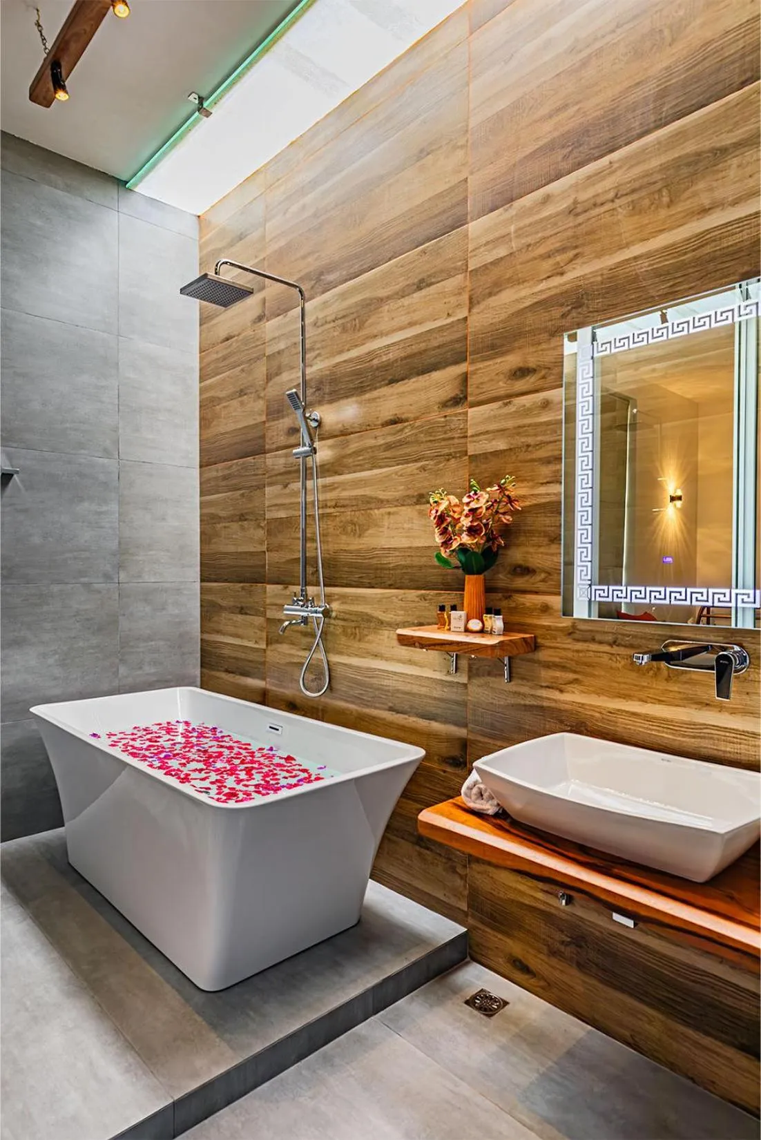 Shower in The Palace by Ocean