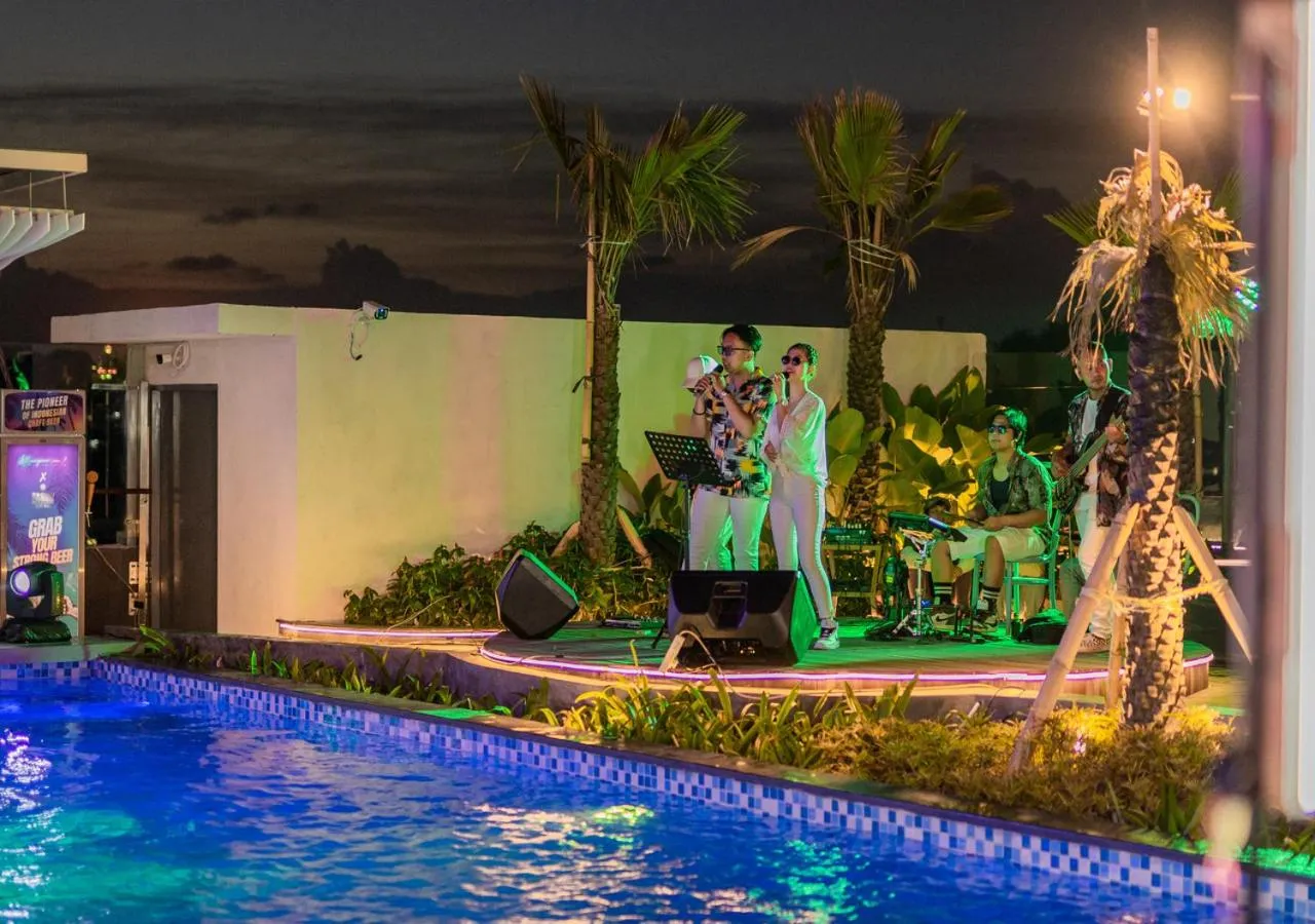 Lounge or bar in Pentacity Hotel Balikpapan