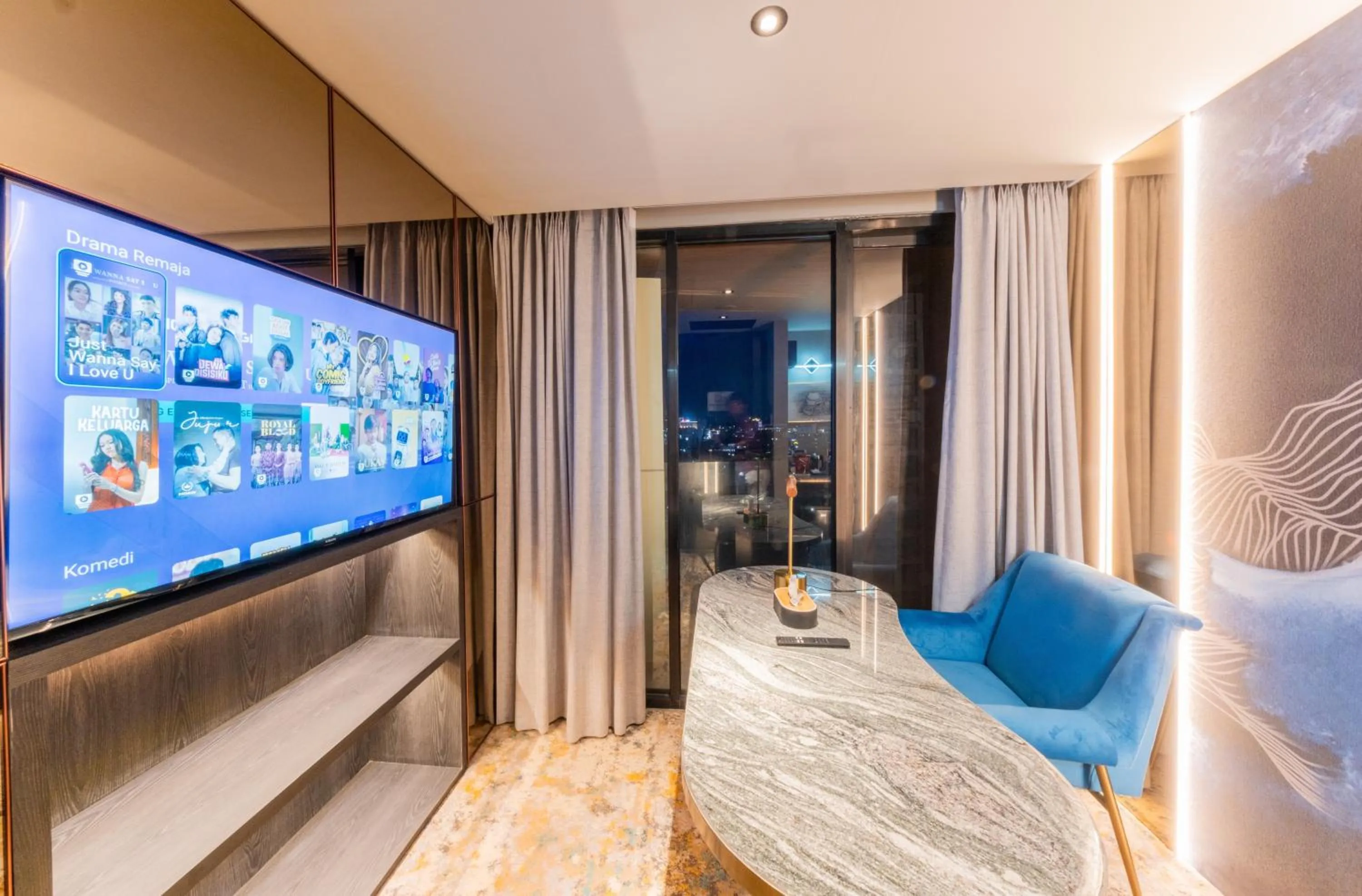 TV and multimedia, Bed in Pentacity Hotel Balikpapan