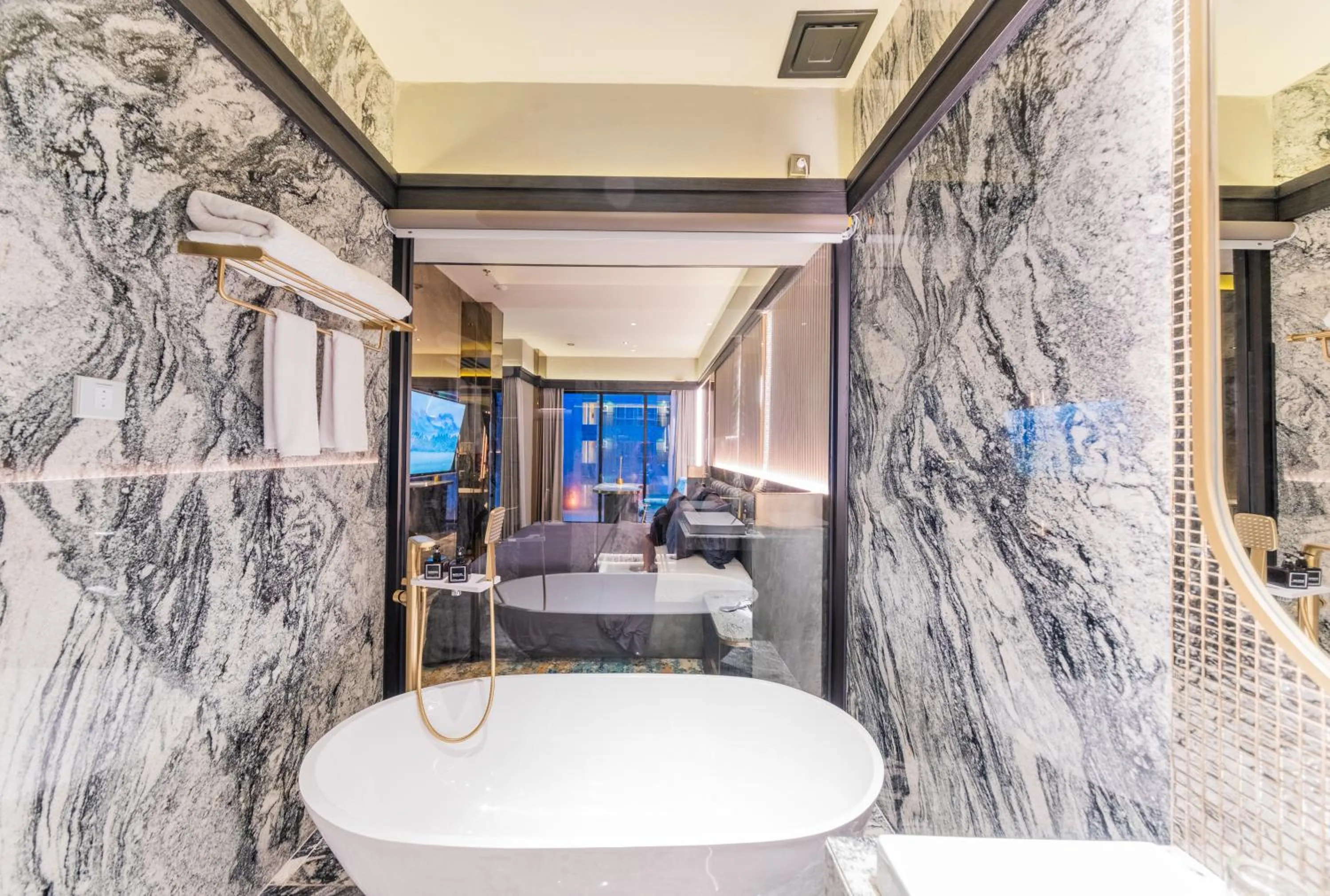 Shower in Pentacity Hotel Balikpapan