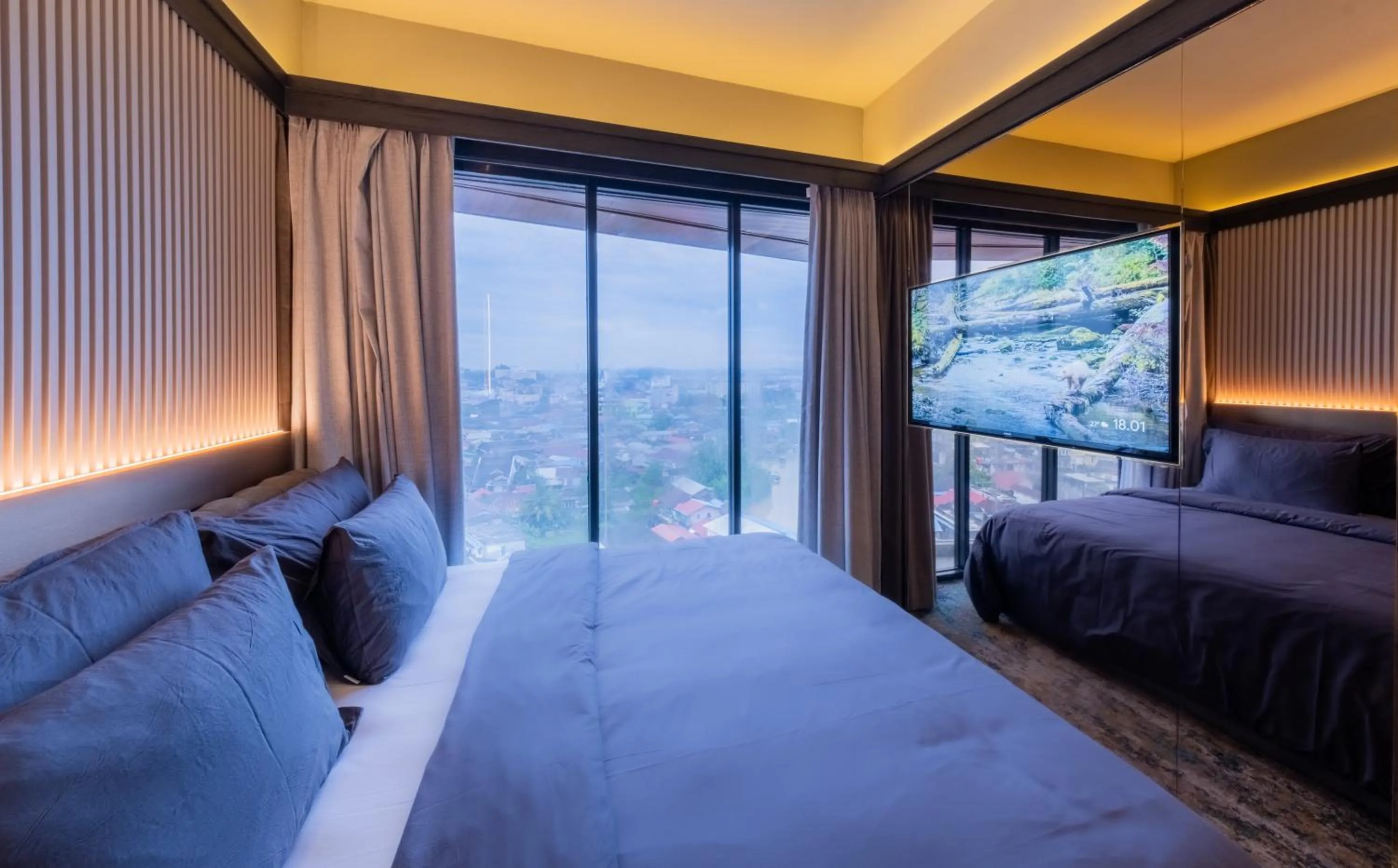 TV and multimedia, Bed in Pentacity Hotel Balikpapan