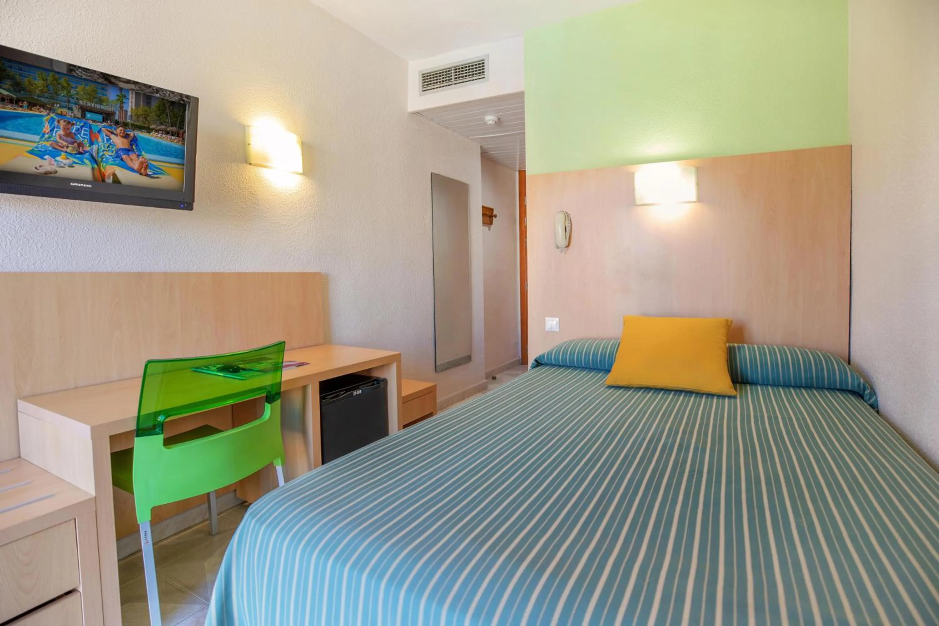 Photo of the whole room, Bed in Hotel Servigroup Pueblo Benidorm