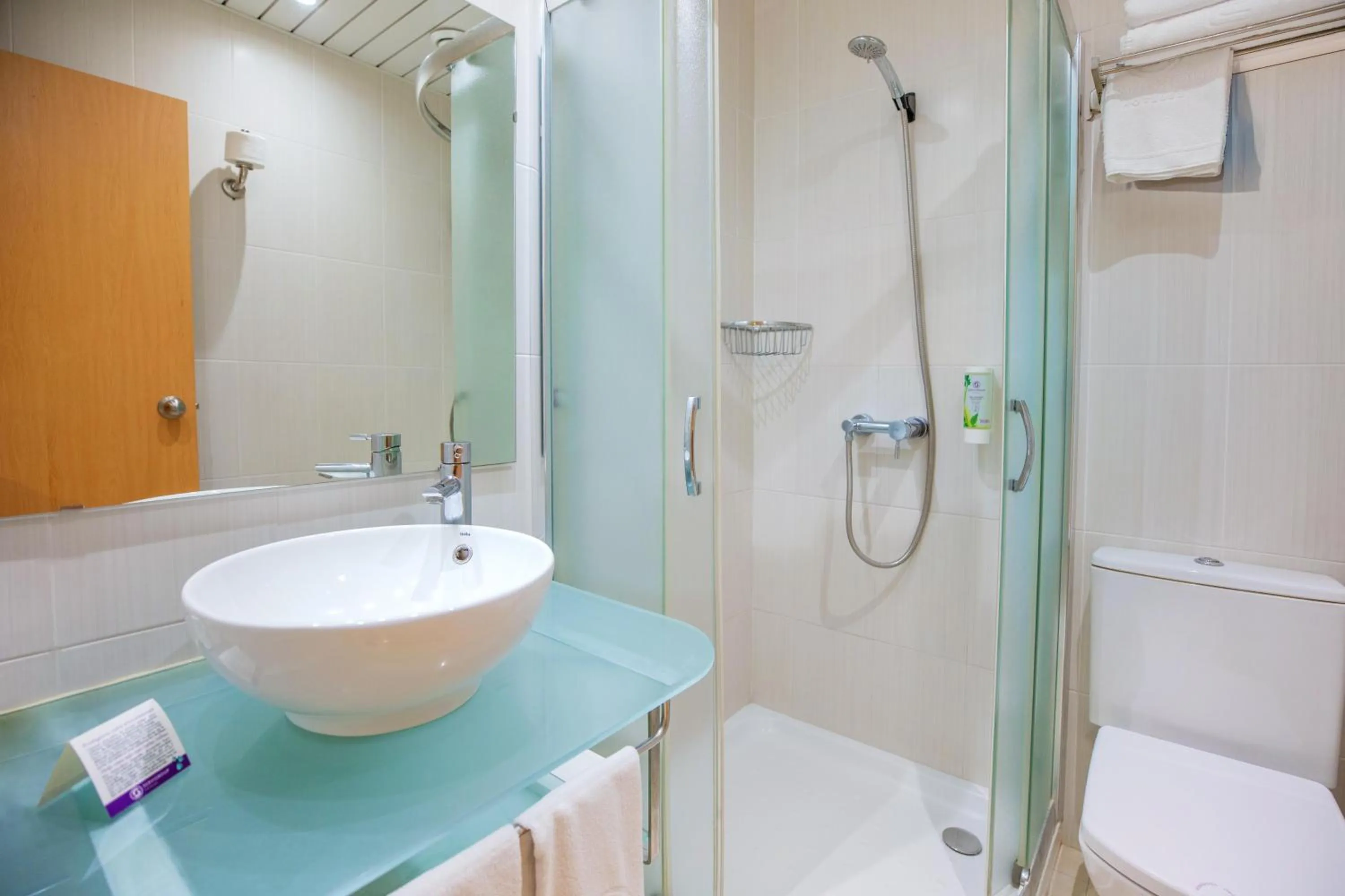 Bathroom in Hotel Servigroup Pueblo Benidorm