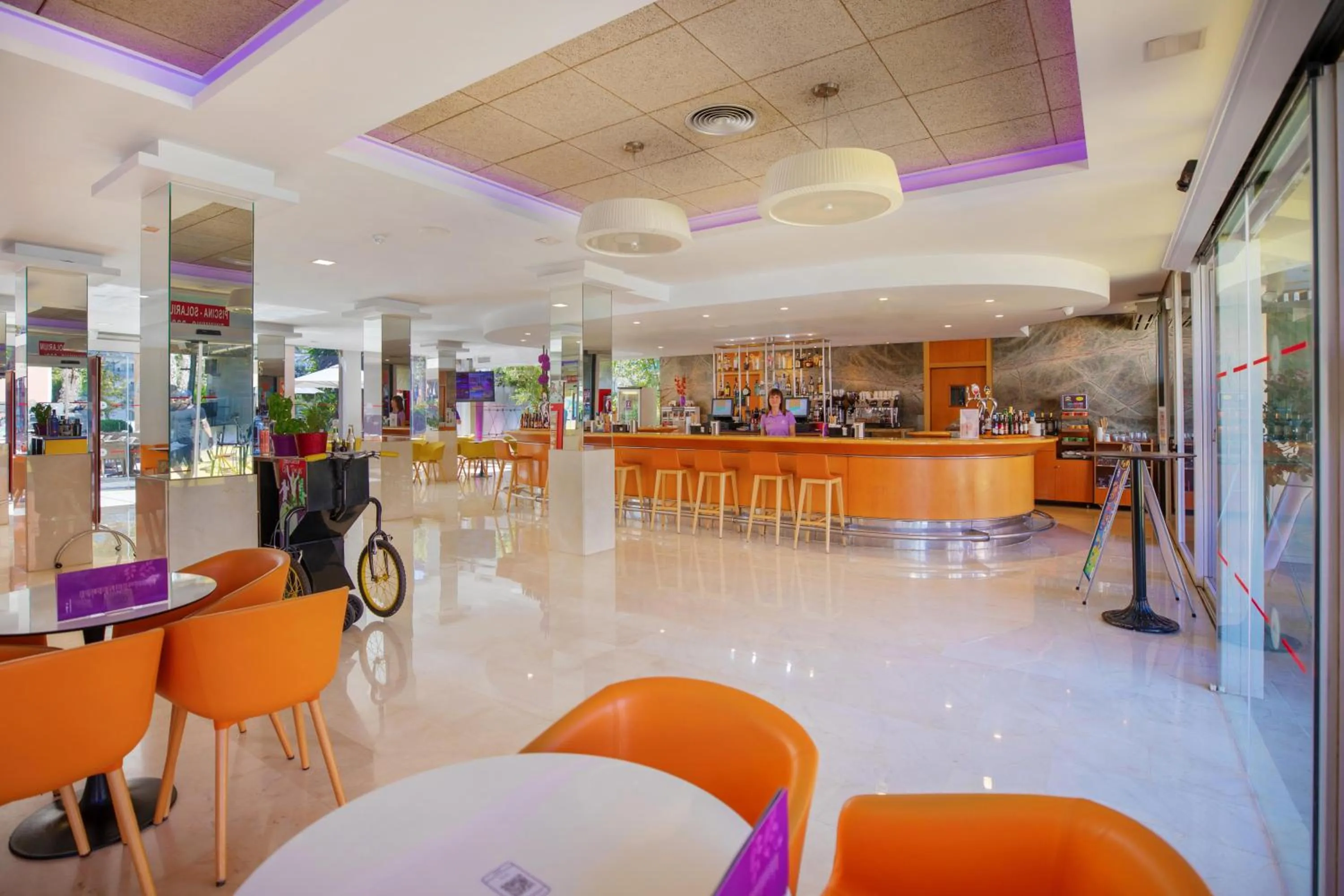 Lounge or bar in Hotel Servigroup Pueblo Benidorm