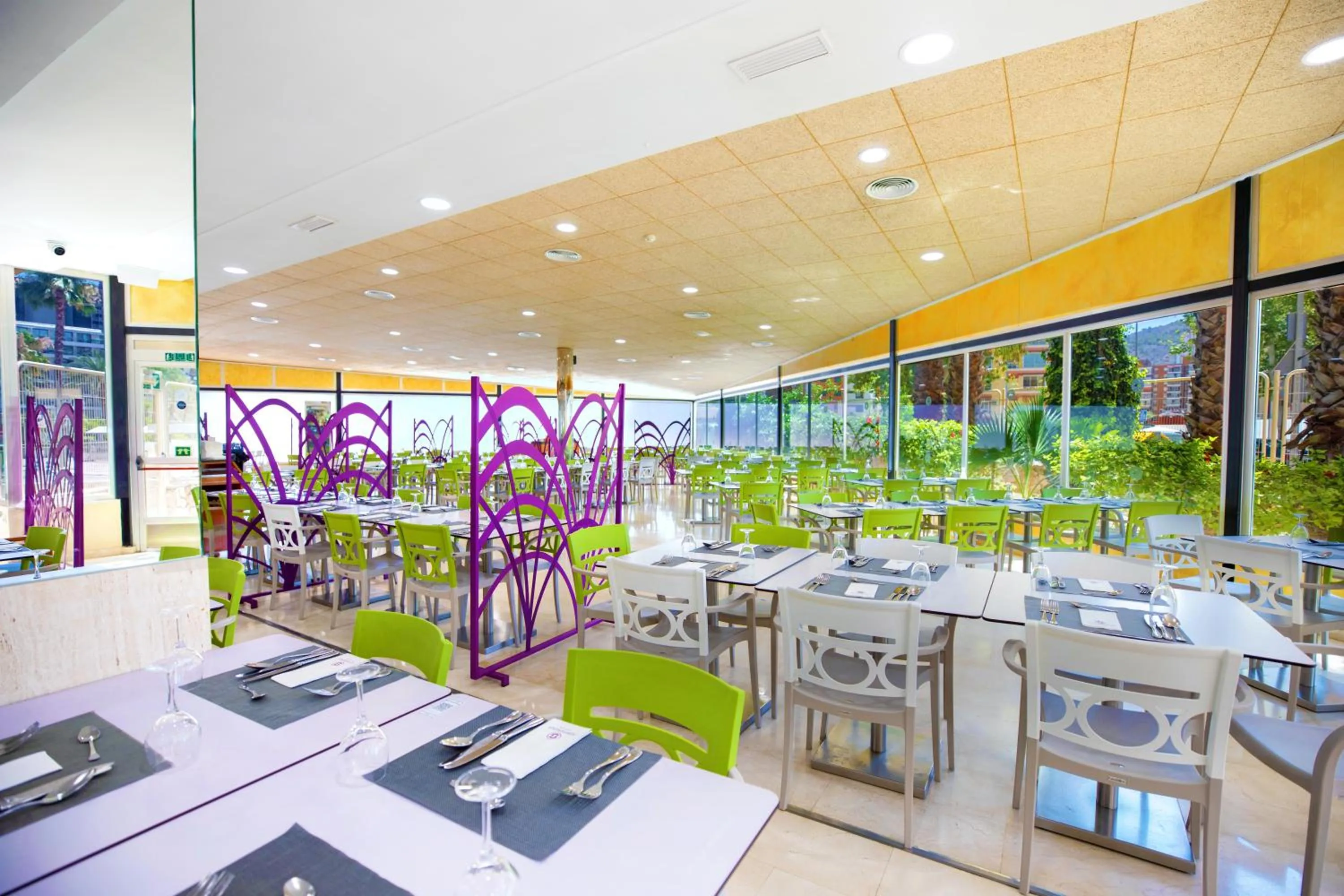 Restaurant/places to eat in Hotel Servigroup Pueblo Benidorm