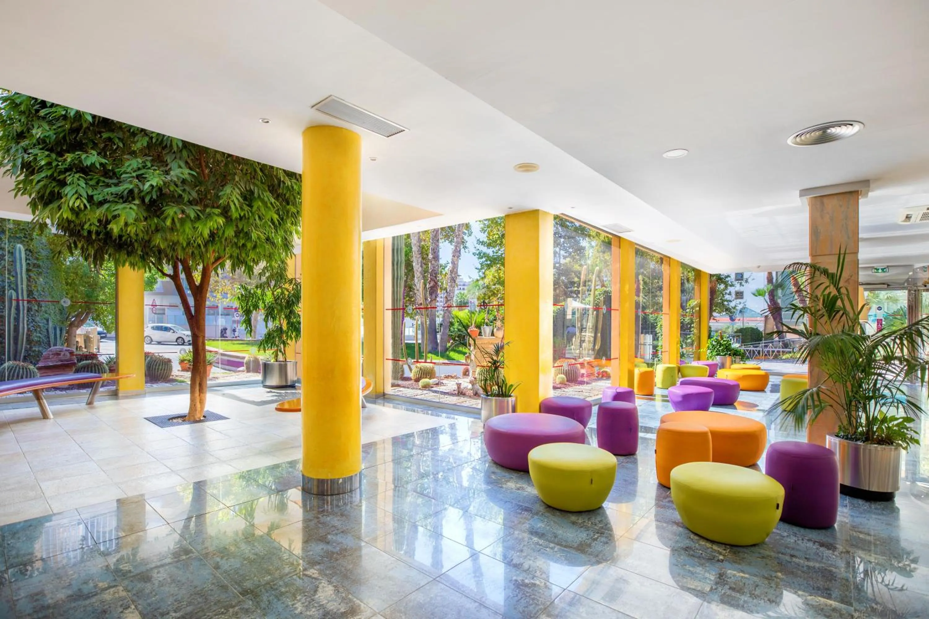 Lobby or reception in Hotel Servigroup Pueblo Benidorm