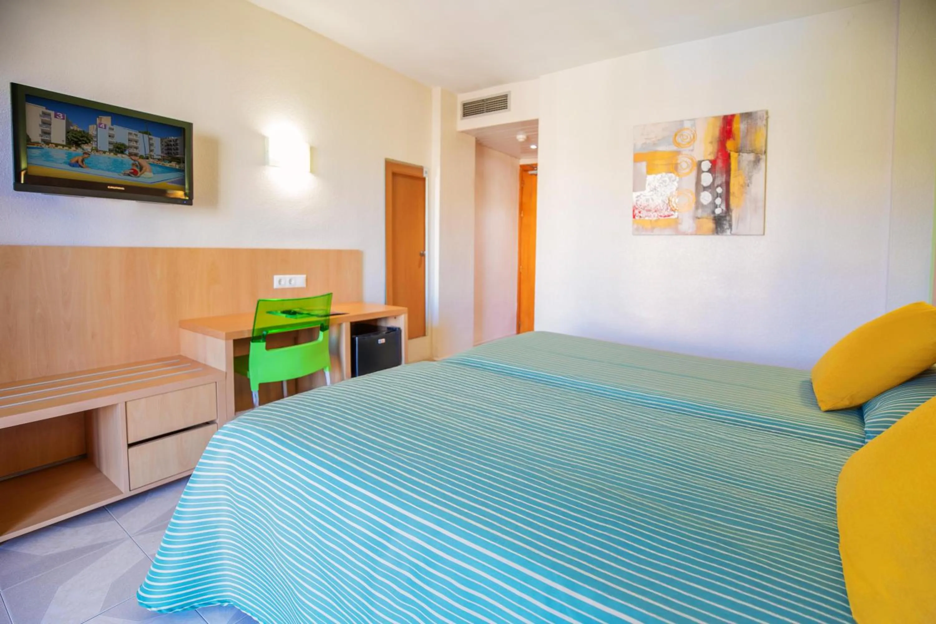 Photo of the whole room, Bed in Hotel Servigroup Pueblo Benidorm