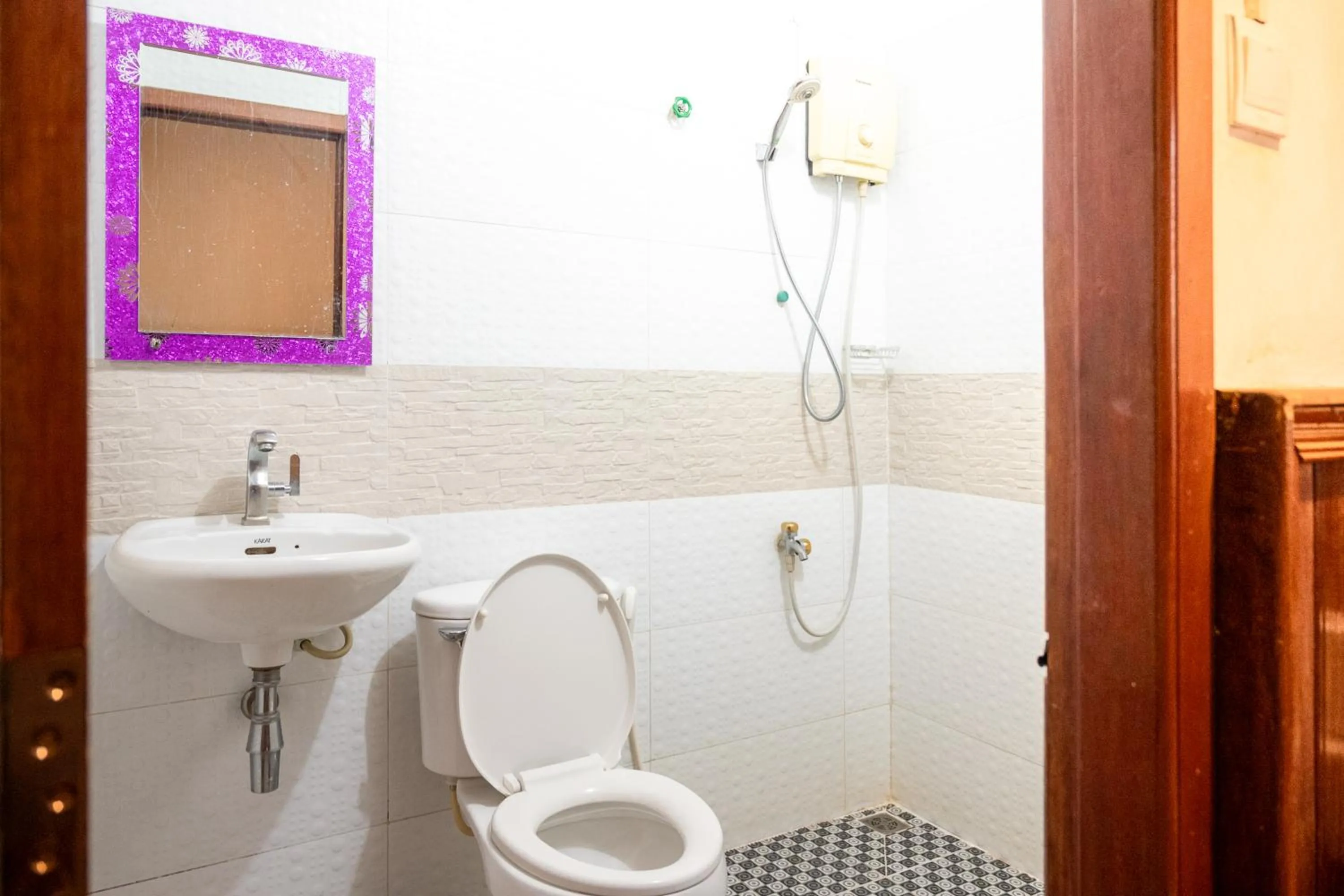 Shower in Makers Guesthouse