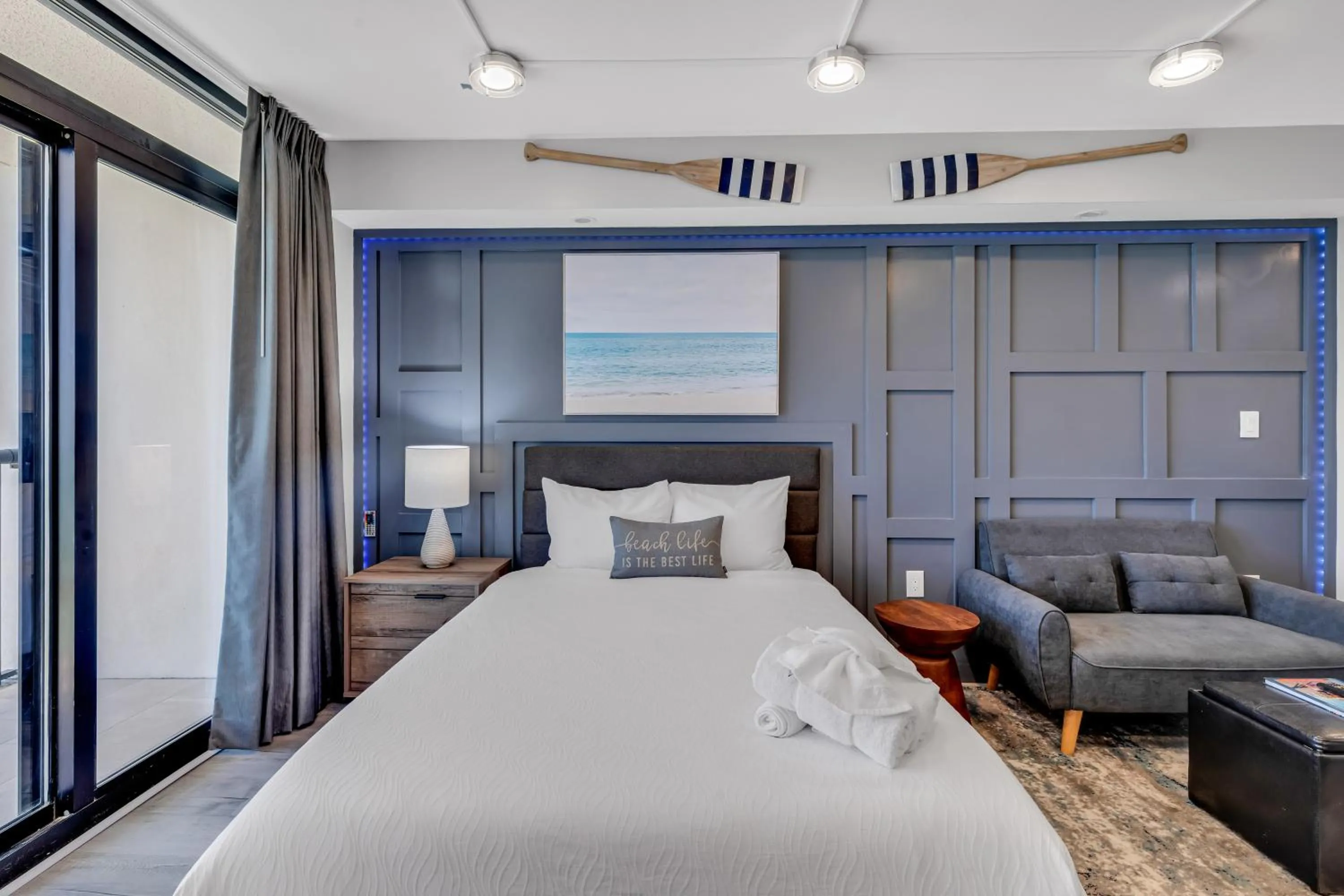 Bed in Breakers Tower 1BR Oceanfront Condo