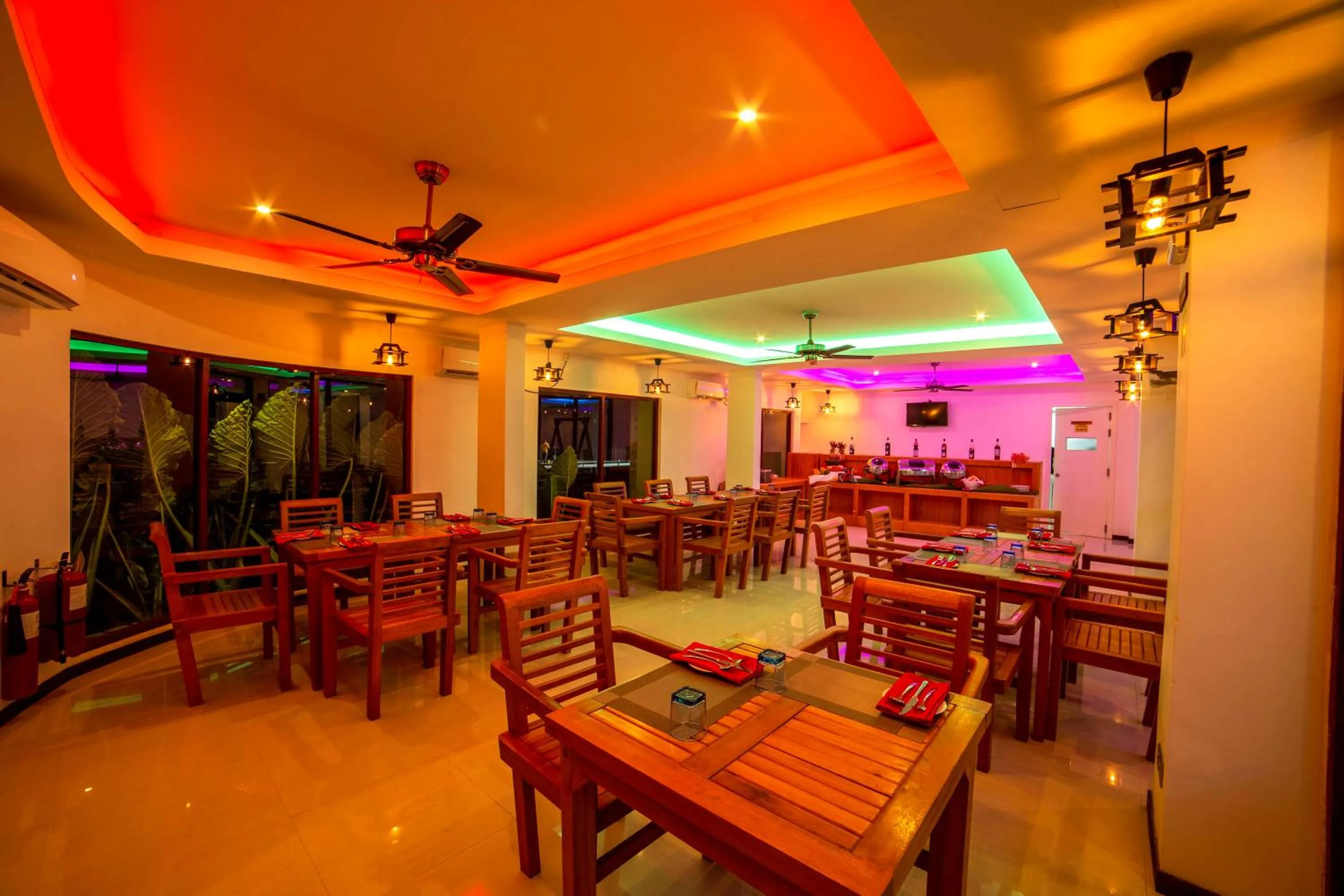 Restaurant/places to eat in Dhiguveli Breeze